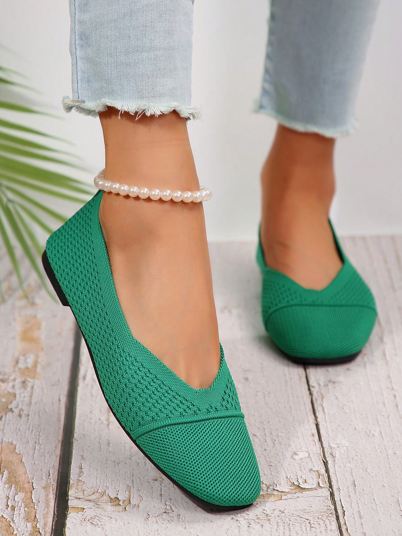 In Green Women Flats