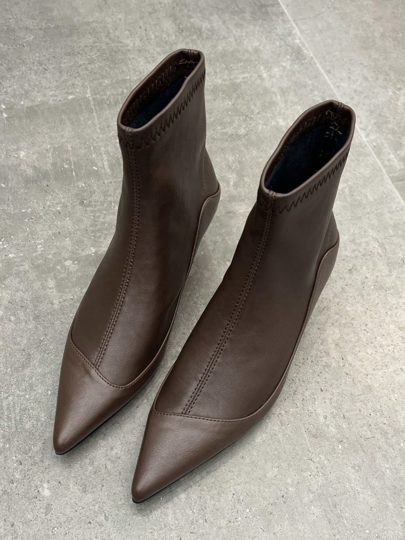 In Coffee Brown Women Fashion Boots