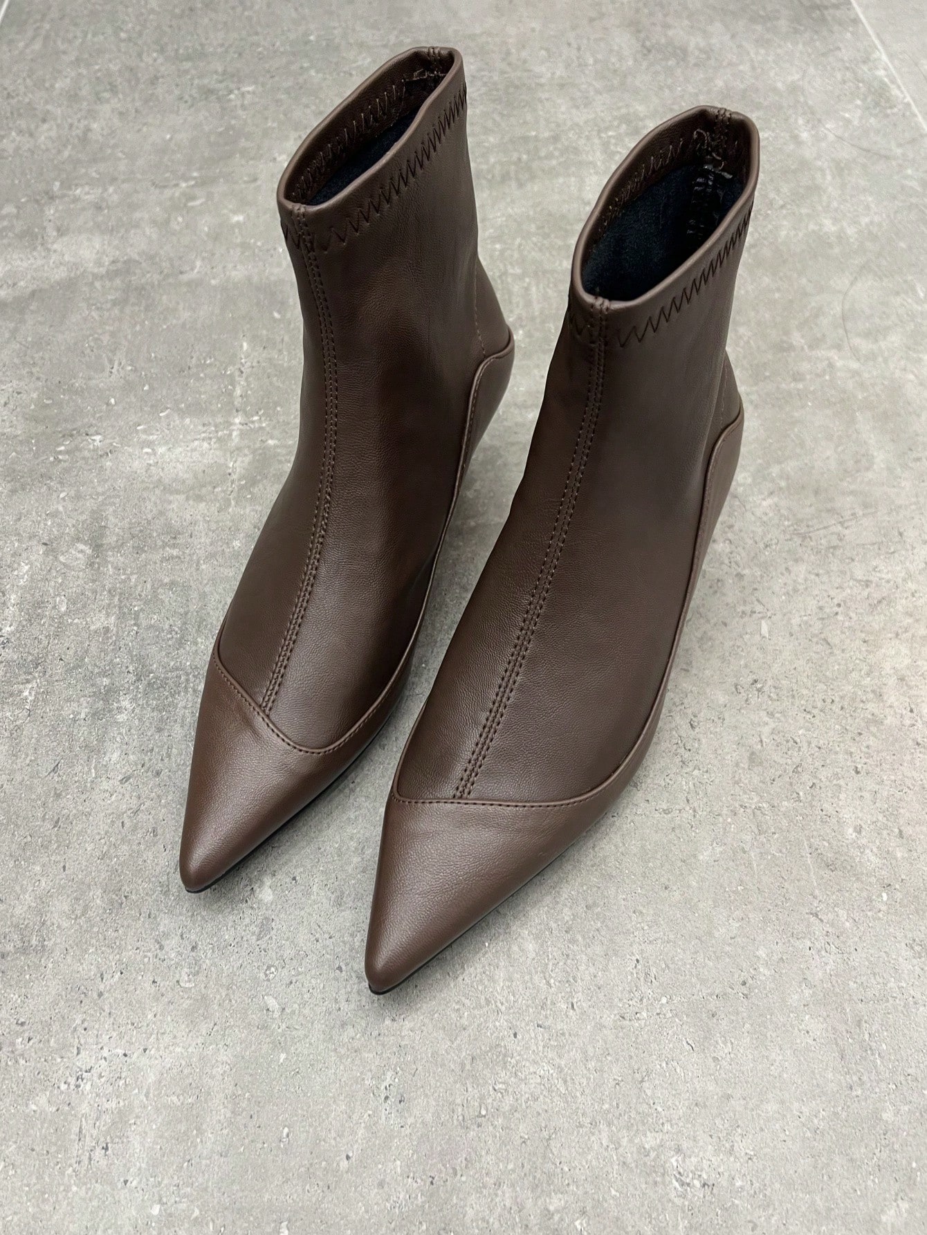 In Coffee Brown Women Fashion Boots