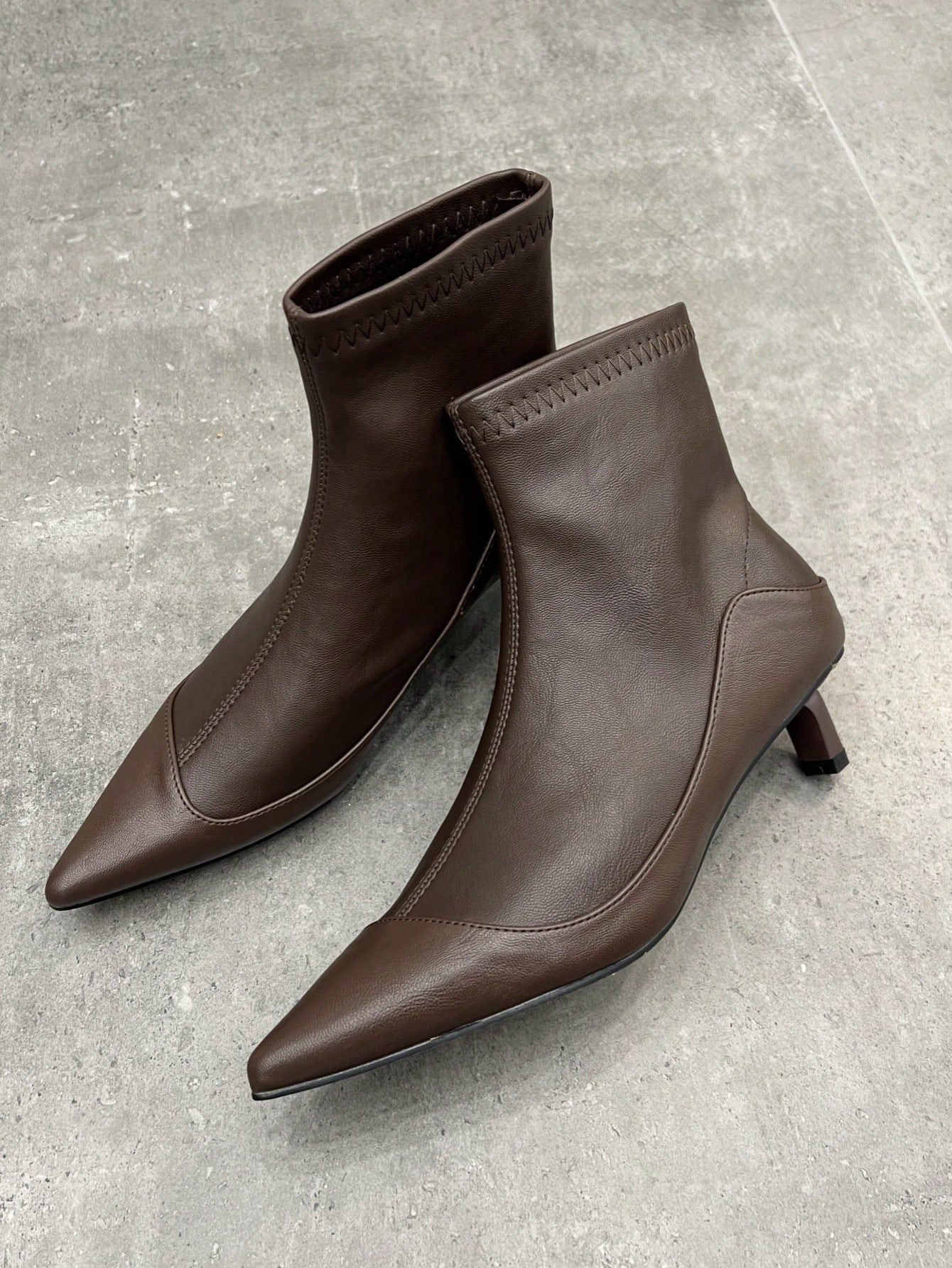 In Coffee Brown Women Fashion Boots