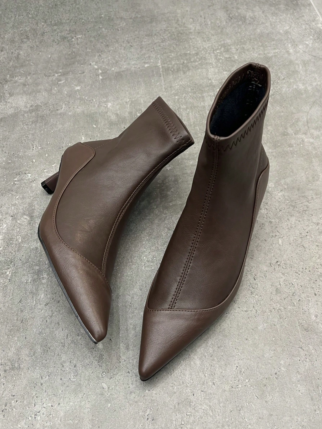 In Coffee Brown Women Fashion Boots