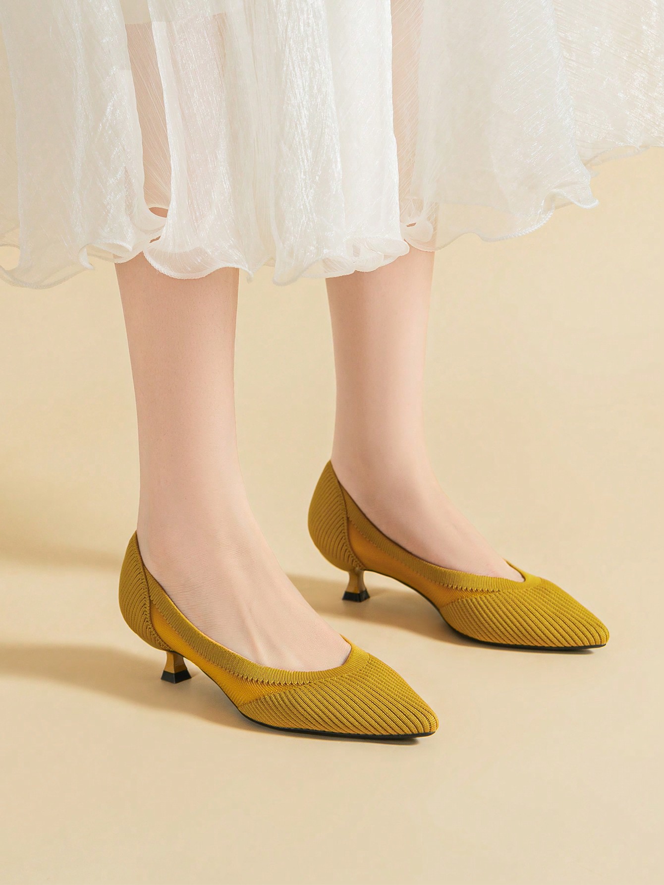 In Yellow Women Pumps