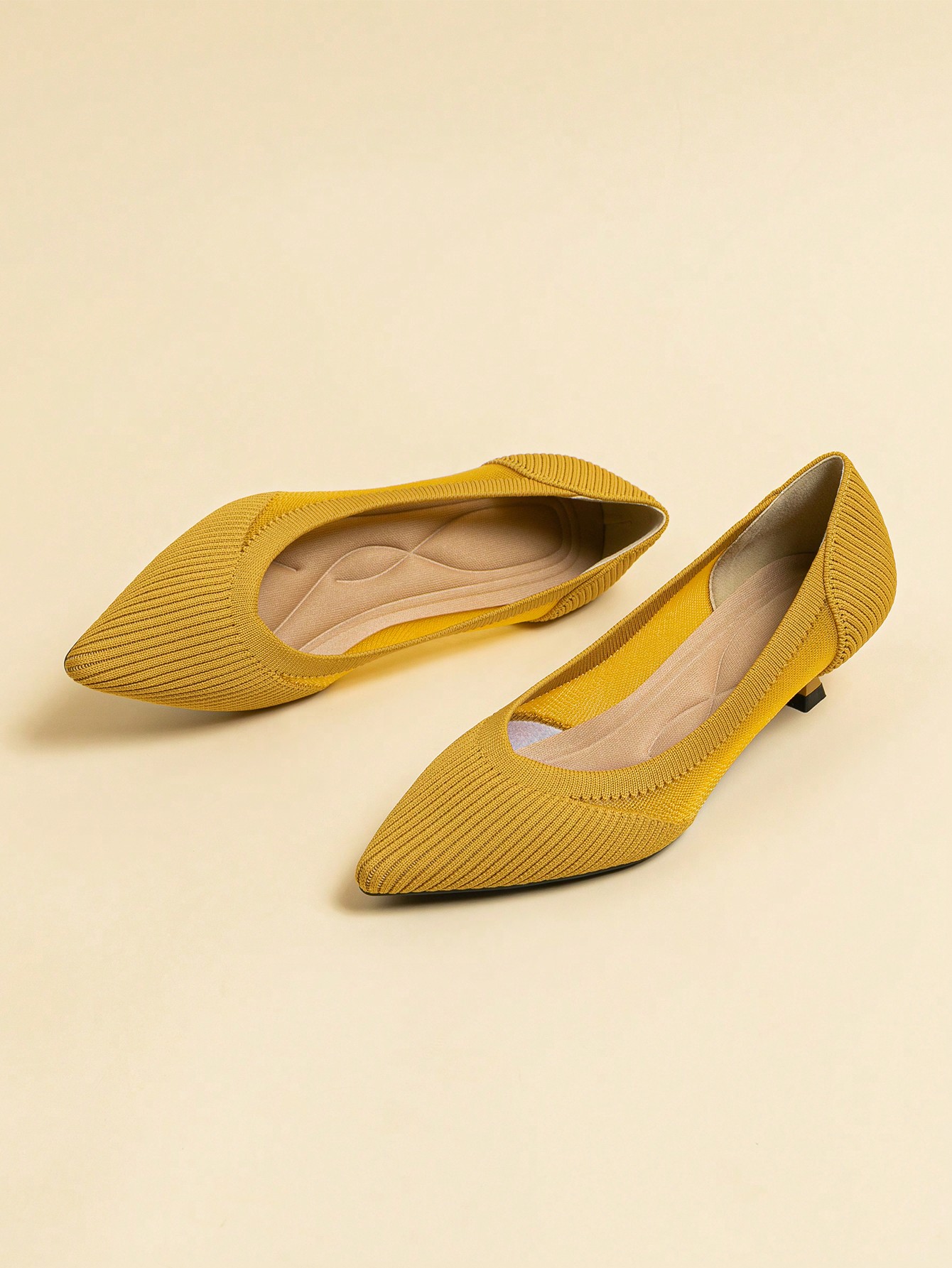 In Yellow Women Pumps