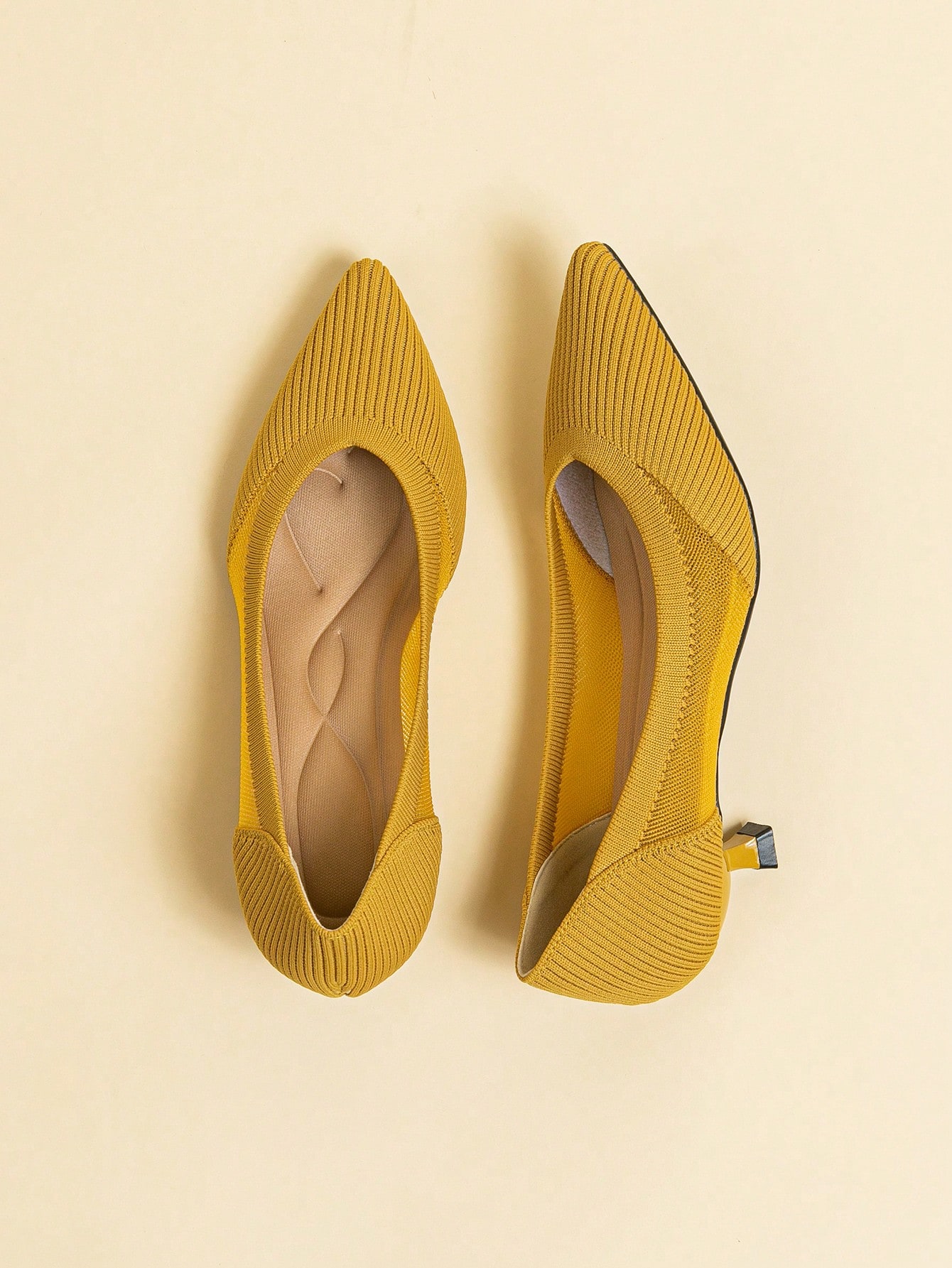 In Yellow Women Pumps