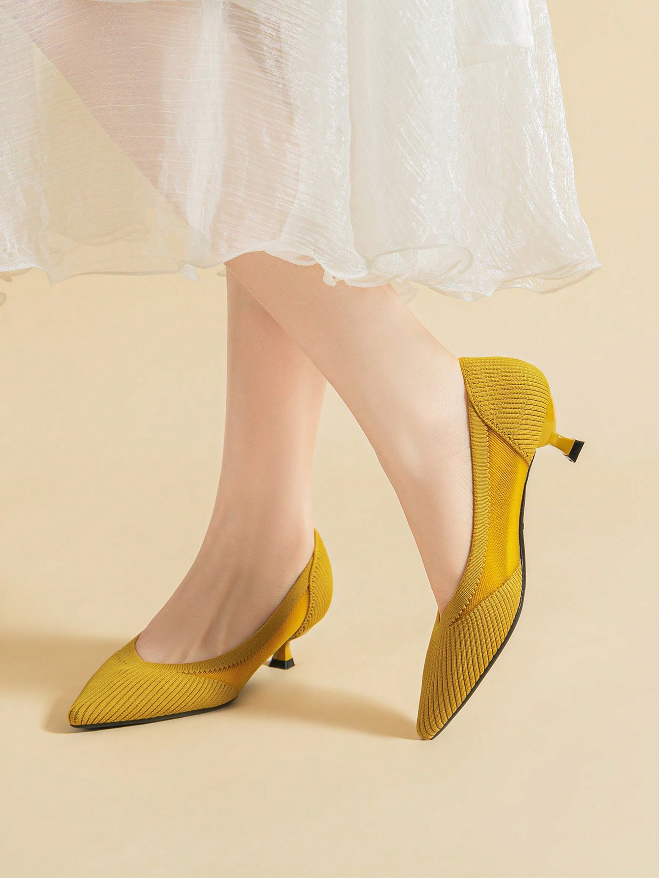 In Yellow Women Pumps