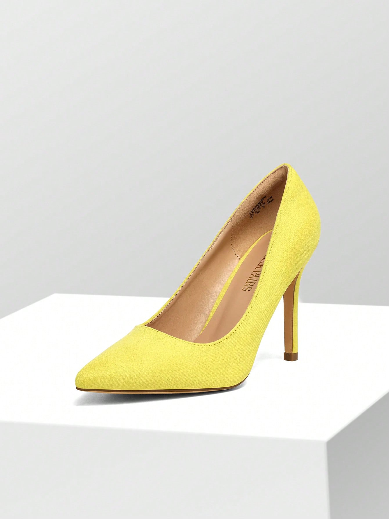 In Yellow Women Pumps