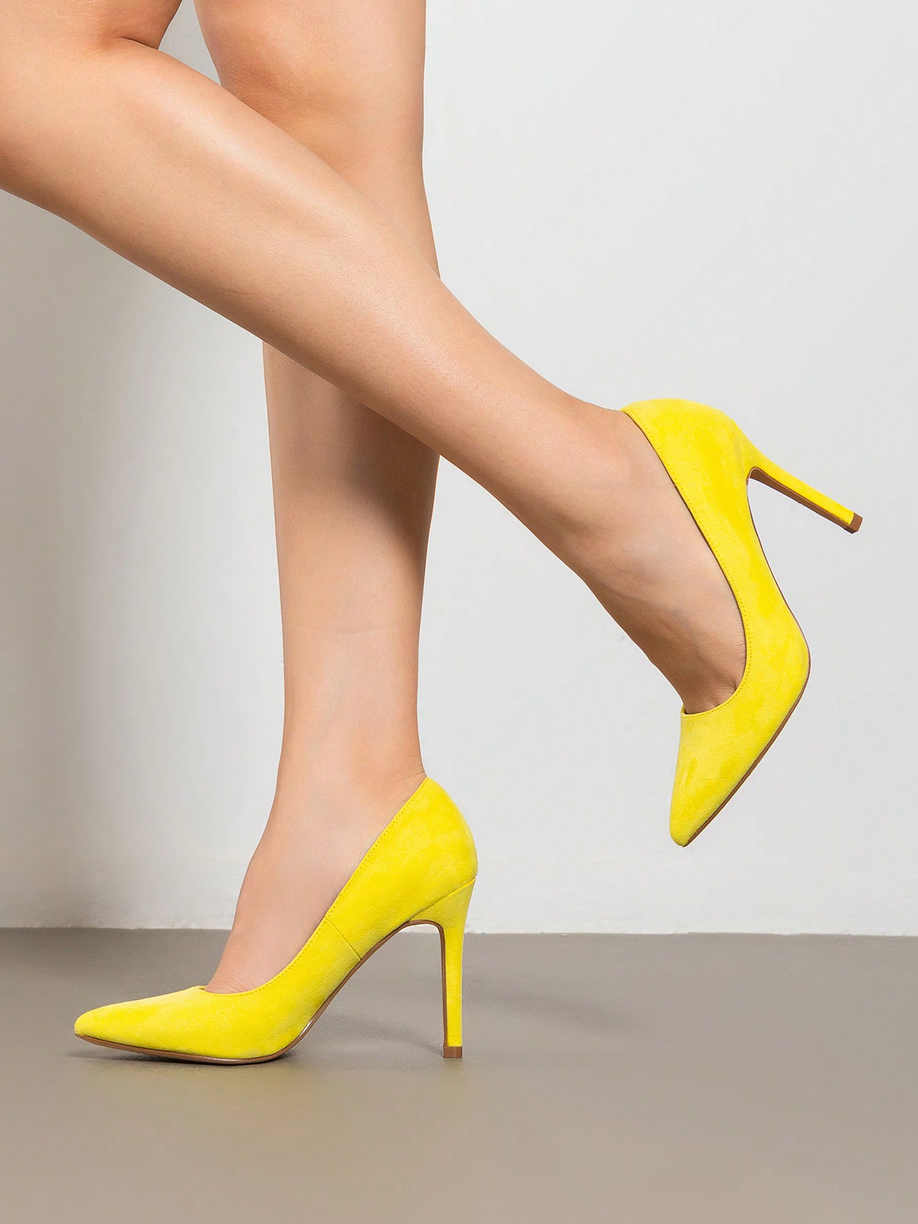 In Yellow Women Pumps