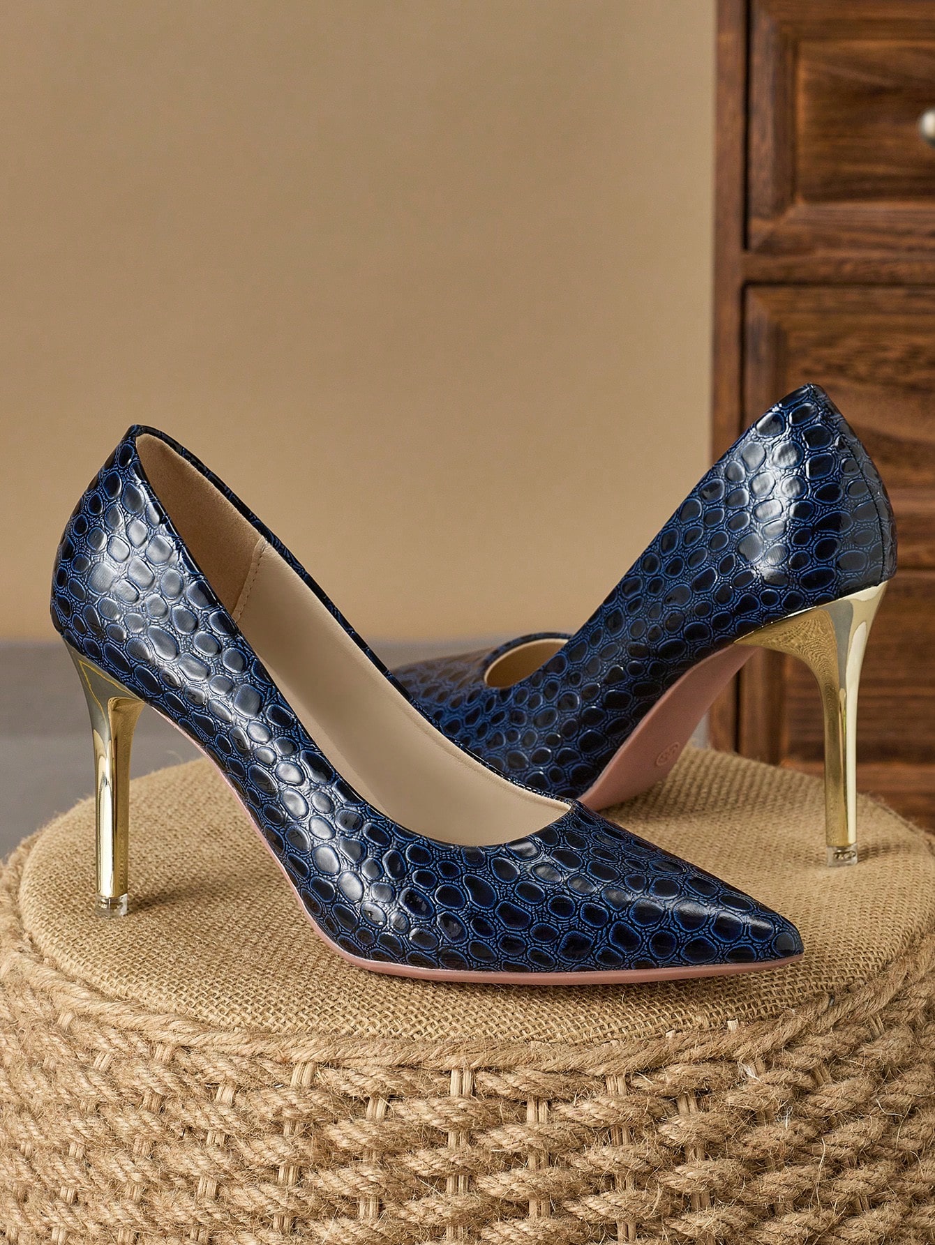 In Navy Blue Women Pumps