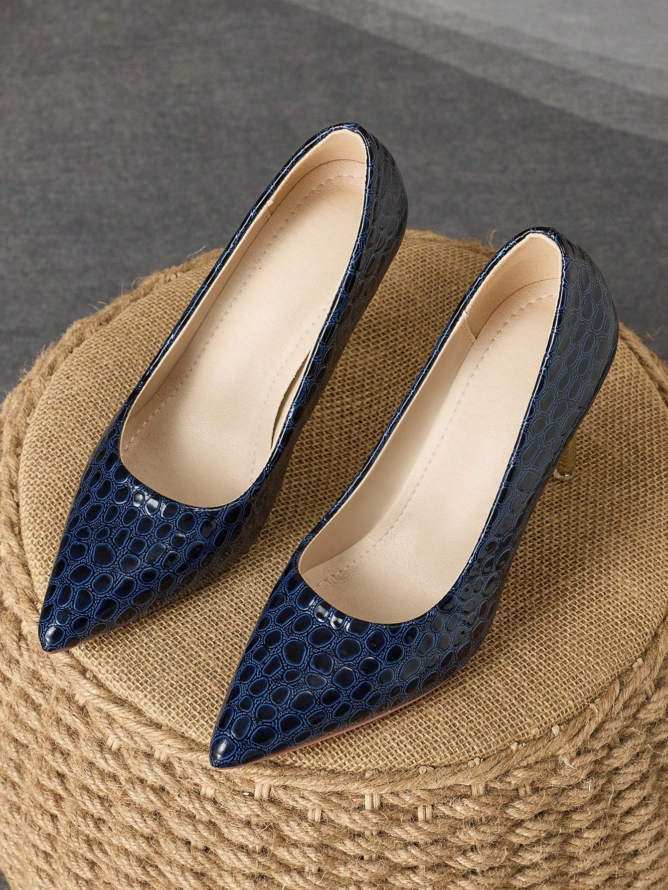 In Navy Blue Women Pumps