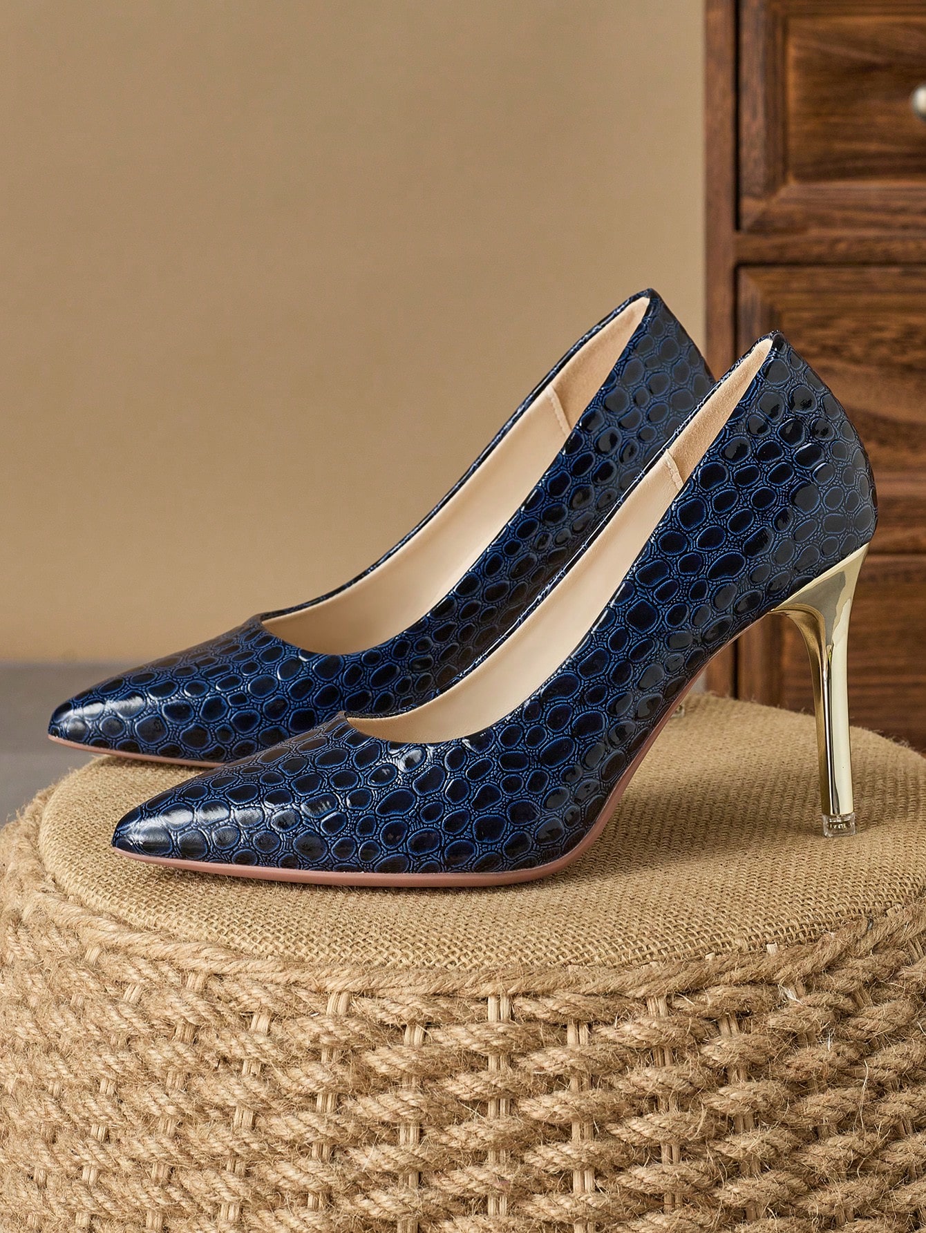 In Navy Blue Women Pumps