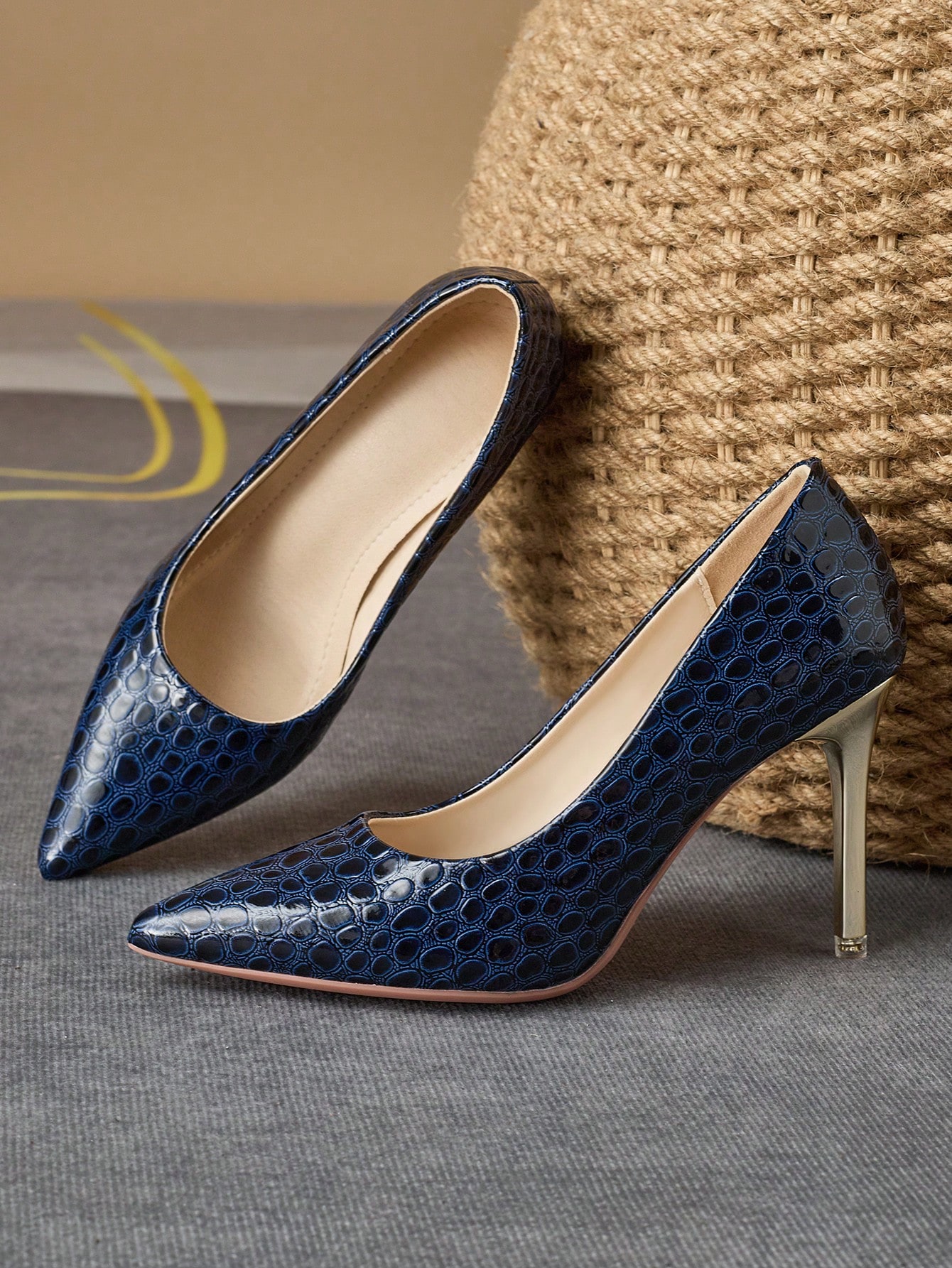 In Navy Blue Women Pumps