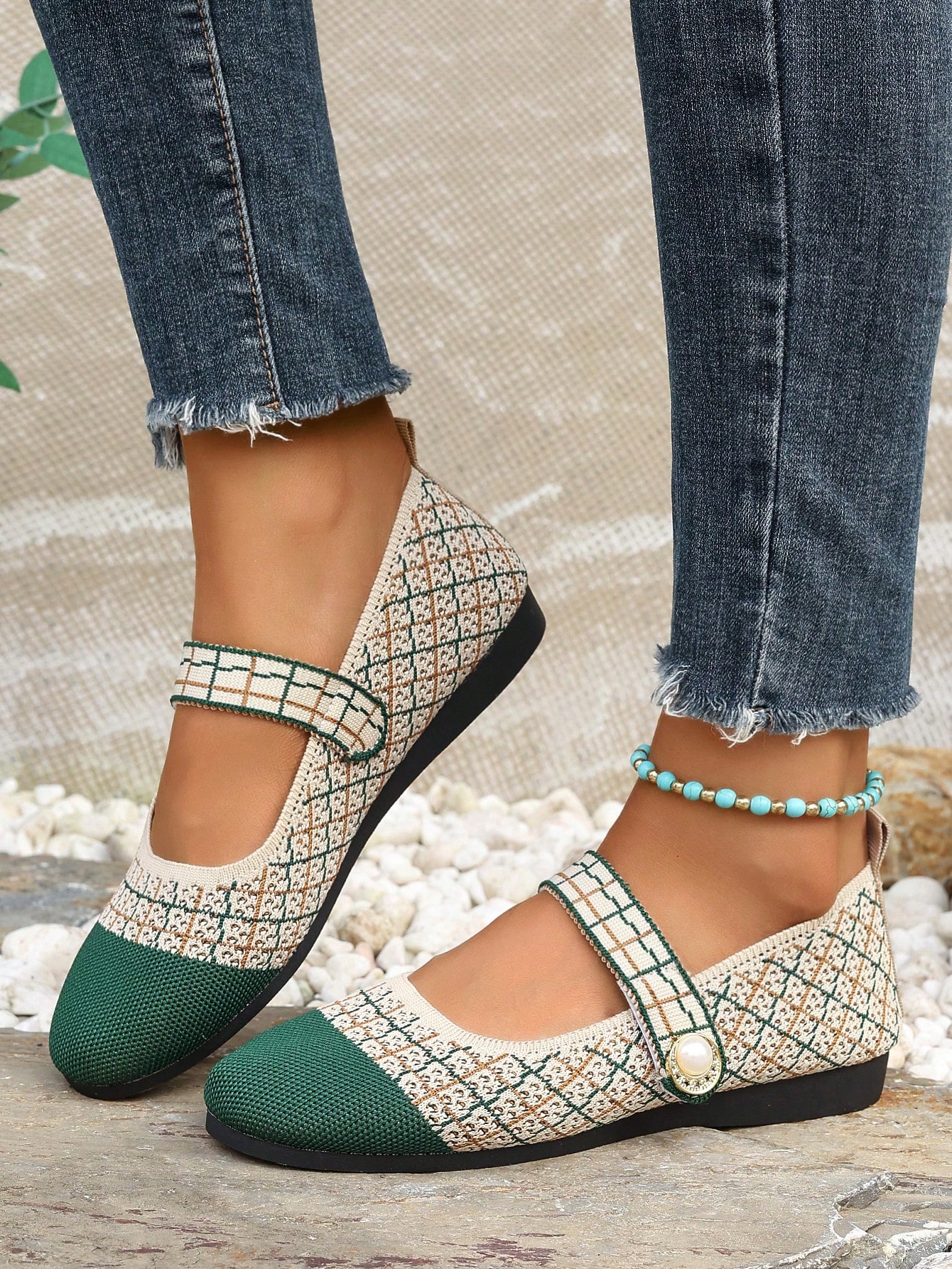 In Green Women Flats