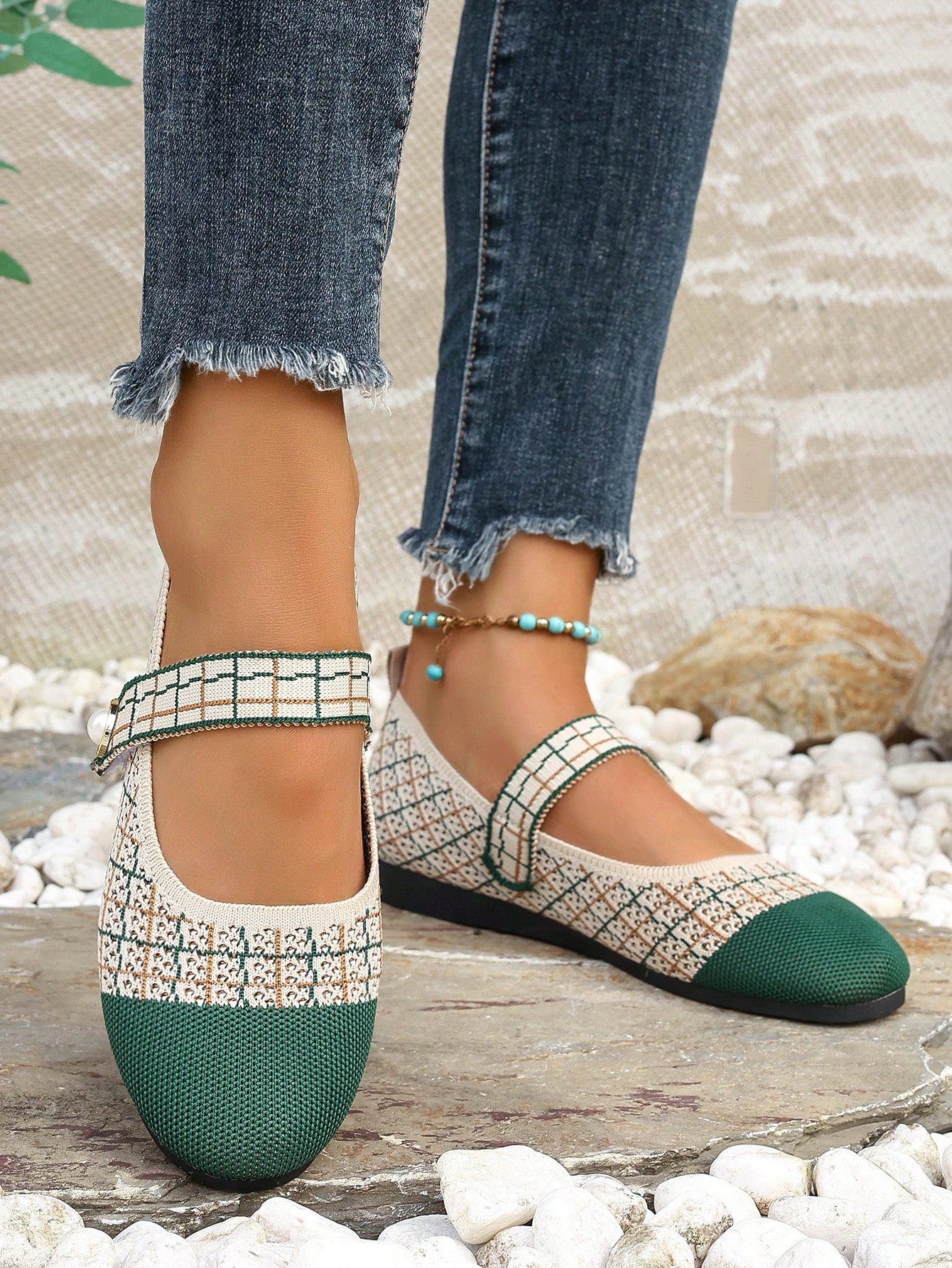 In Green Women Flats