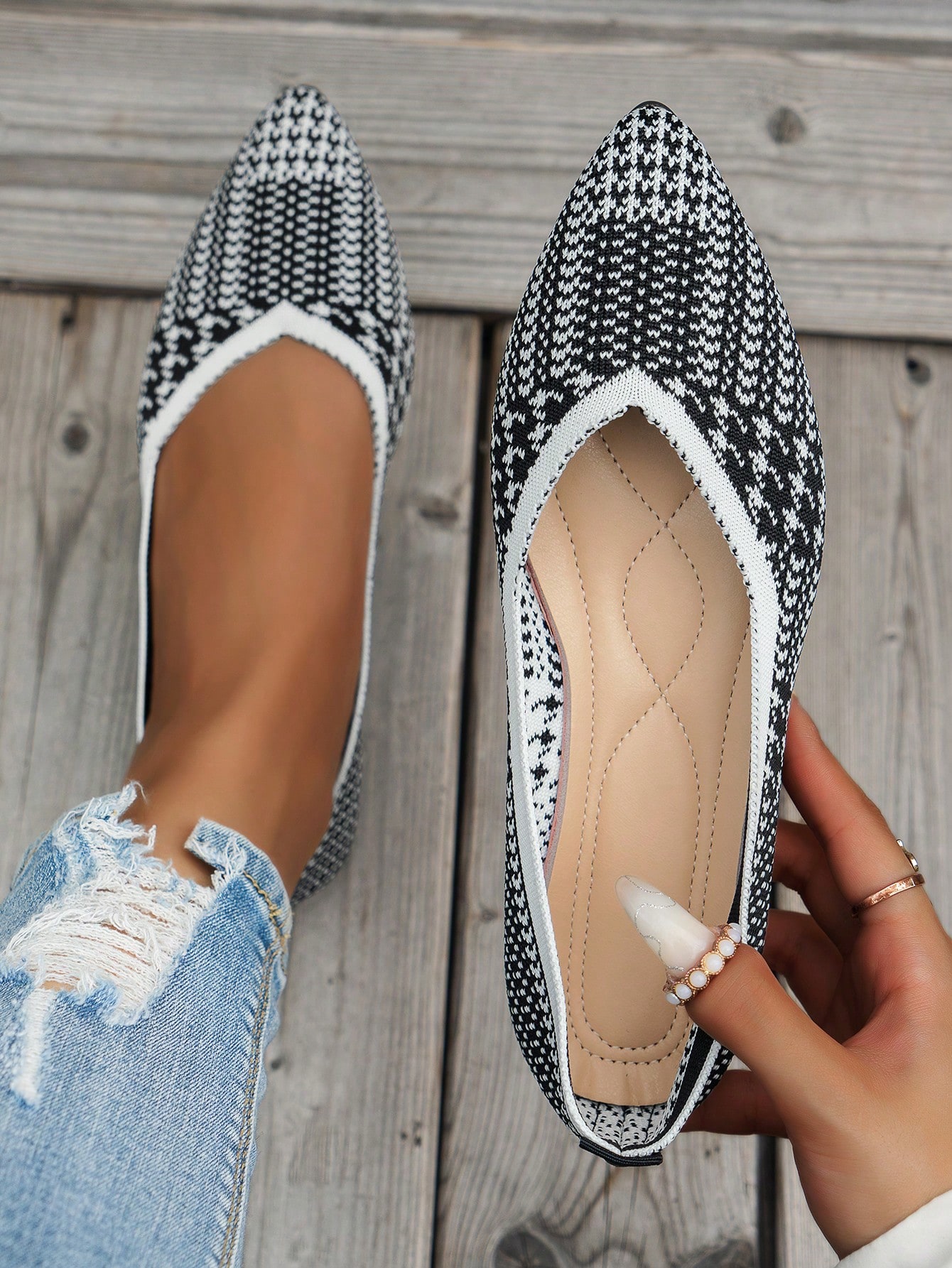 In Black and White Women Flats