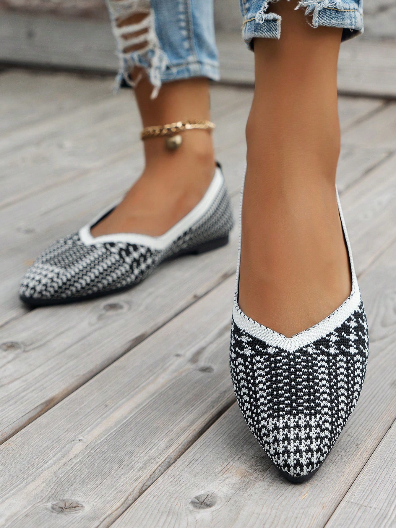 In Black and White Women Flats