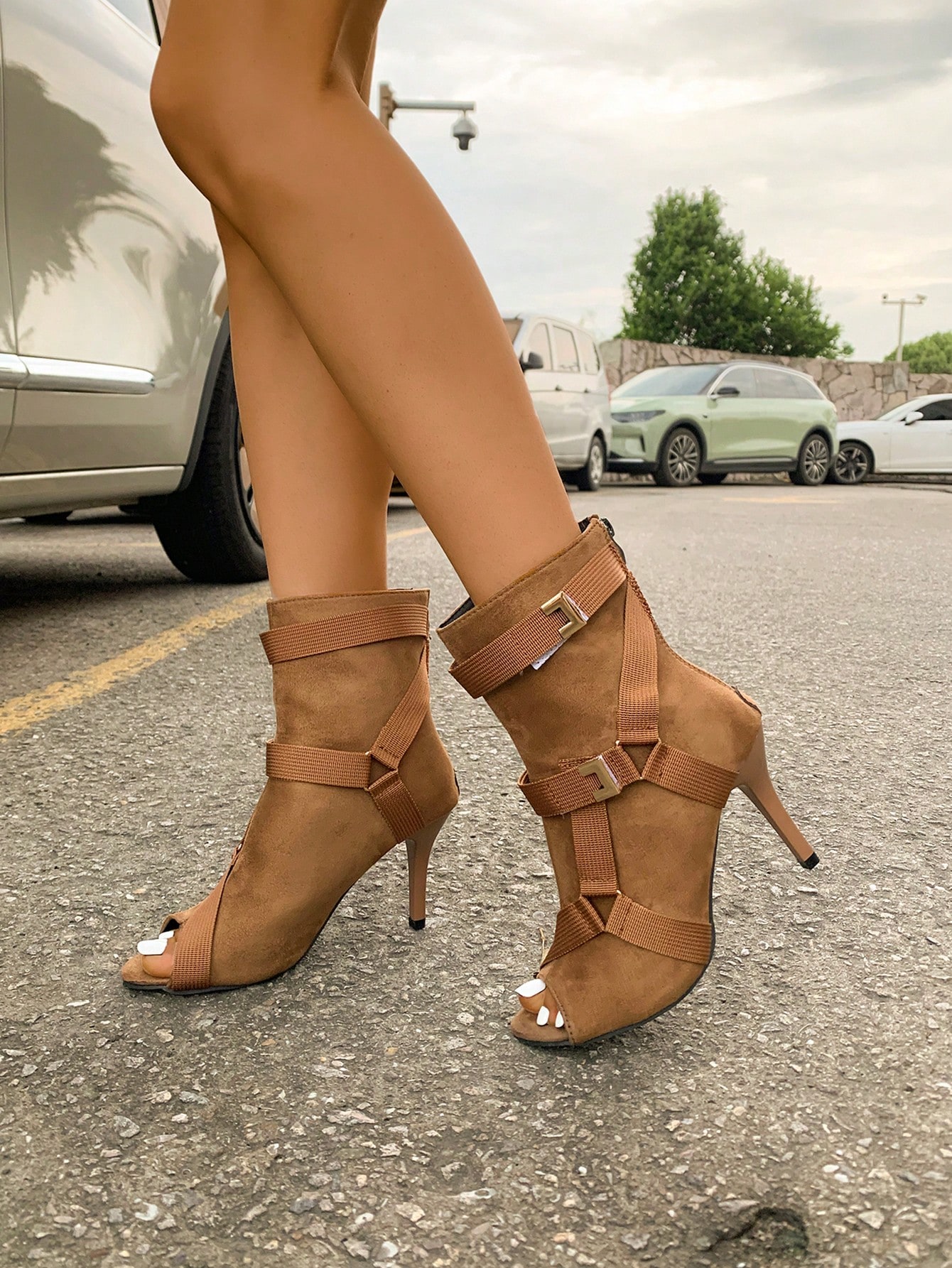 In Khaki Women Fashion Boots