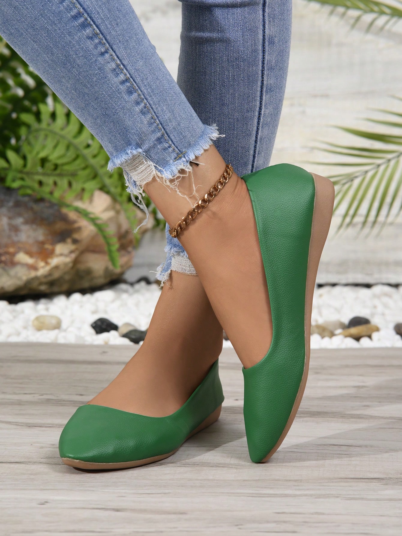 In Green Women Flats