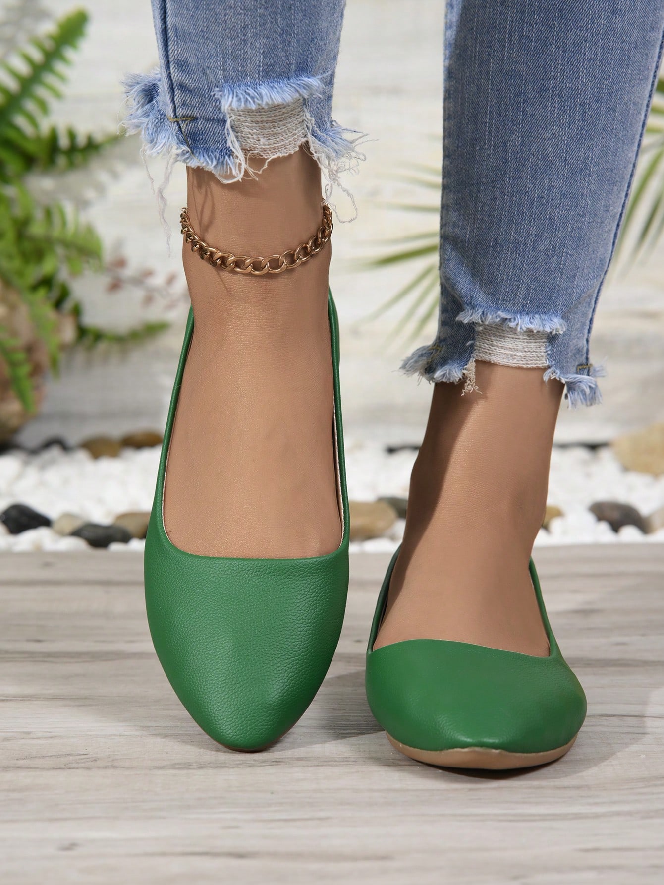 In Green Women Flats