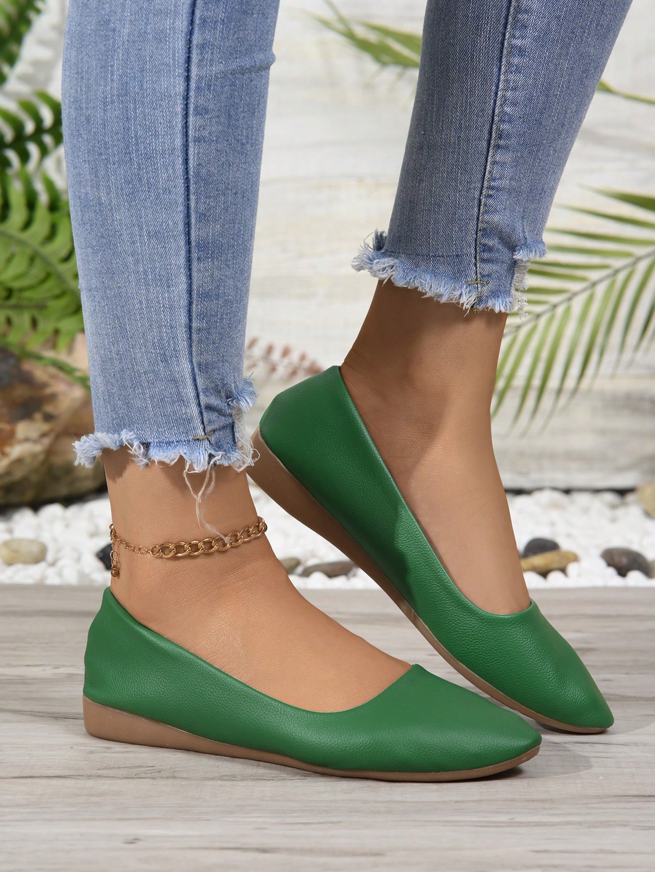 In Green Women Flats