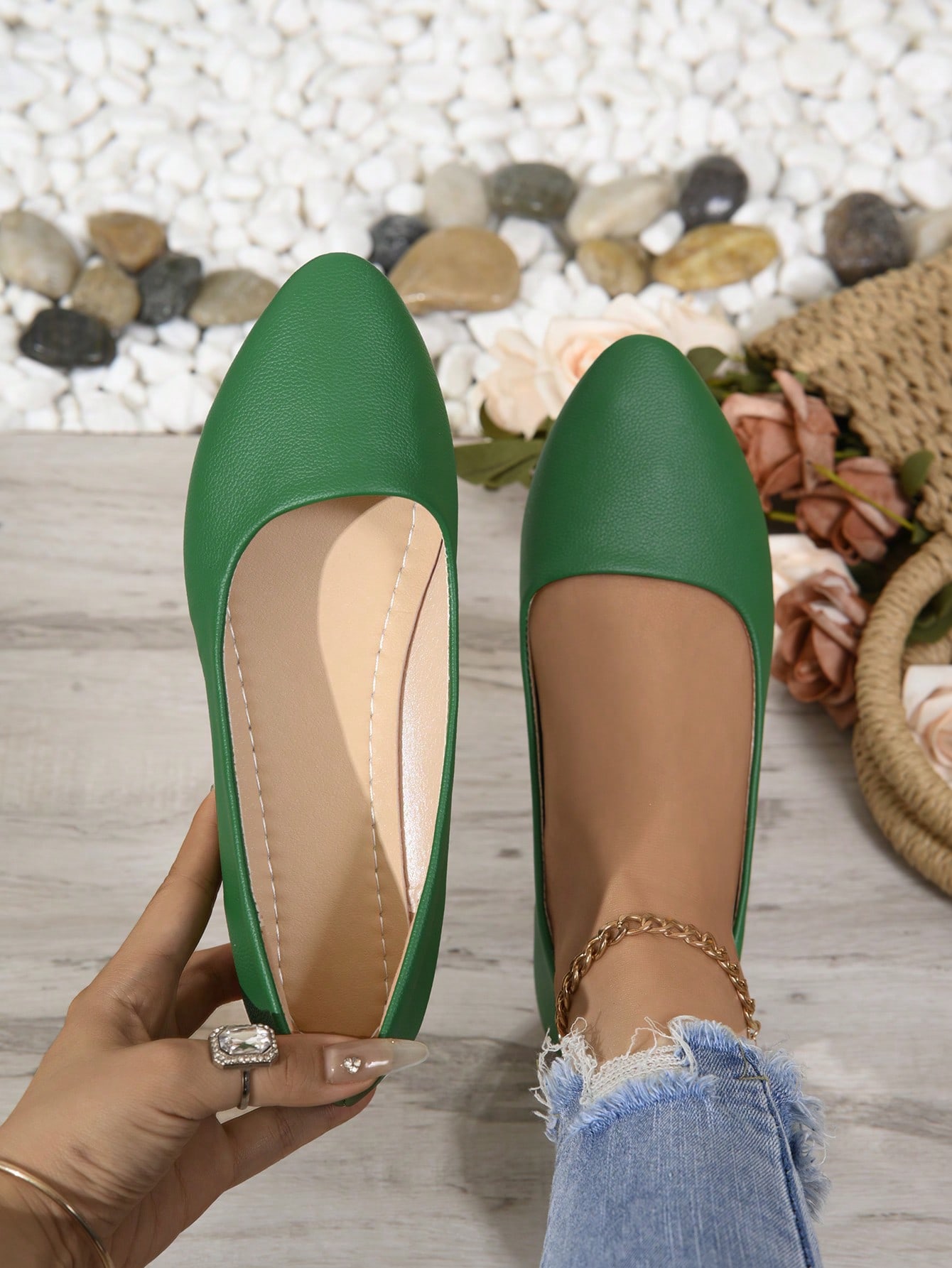 In Green Women Flats