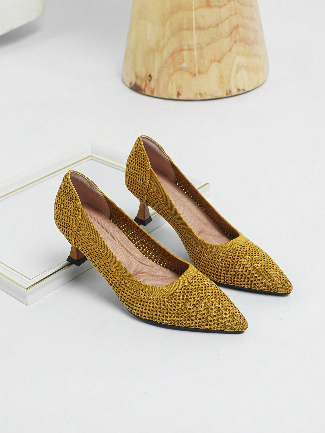 In Yellow Women Pumps