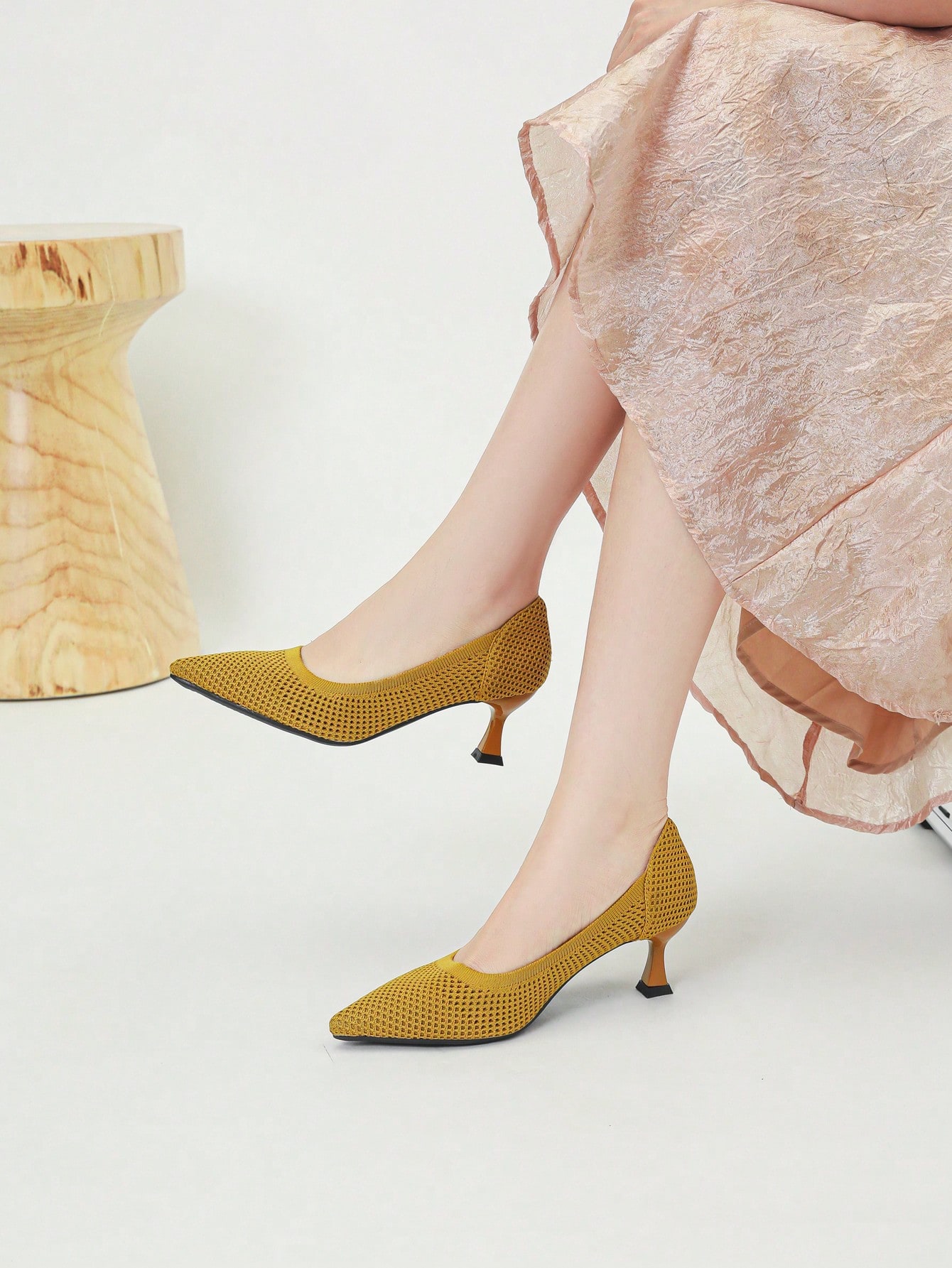 In Yellow Women Pumps