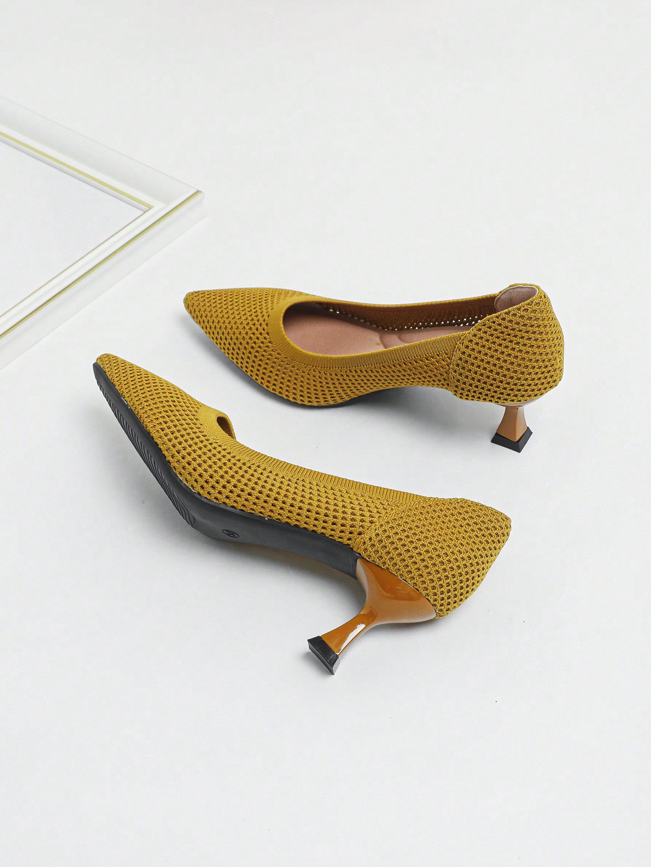 In Yellow Women Pumps