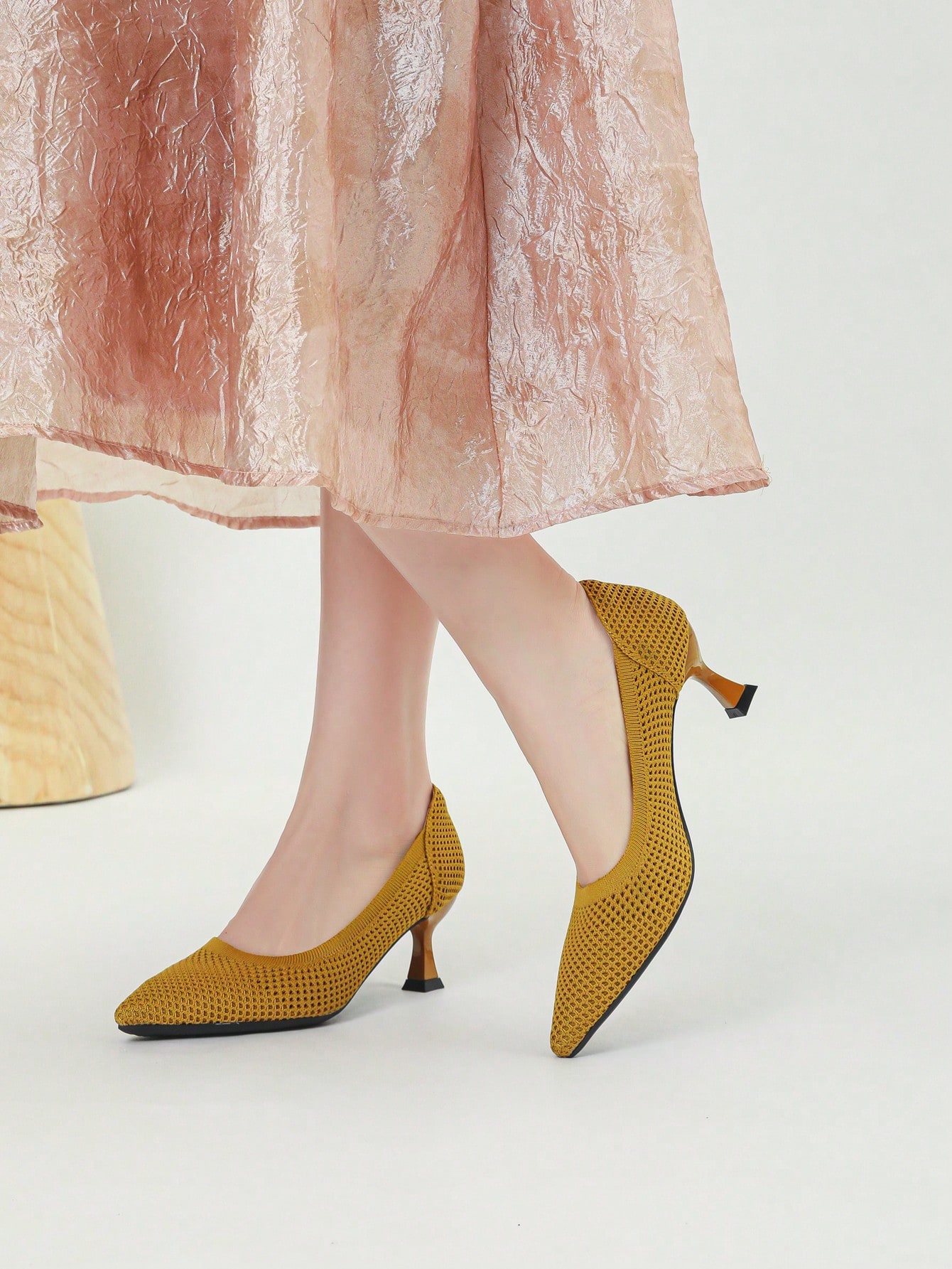 In Yellow Women Pumps