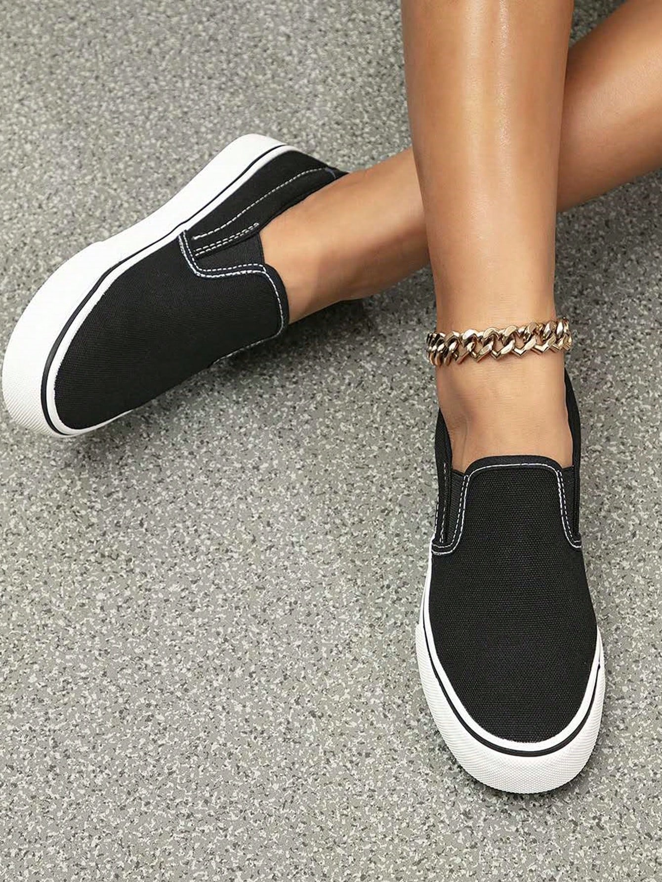 In Black and White Women Flats