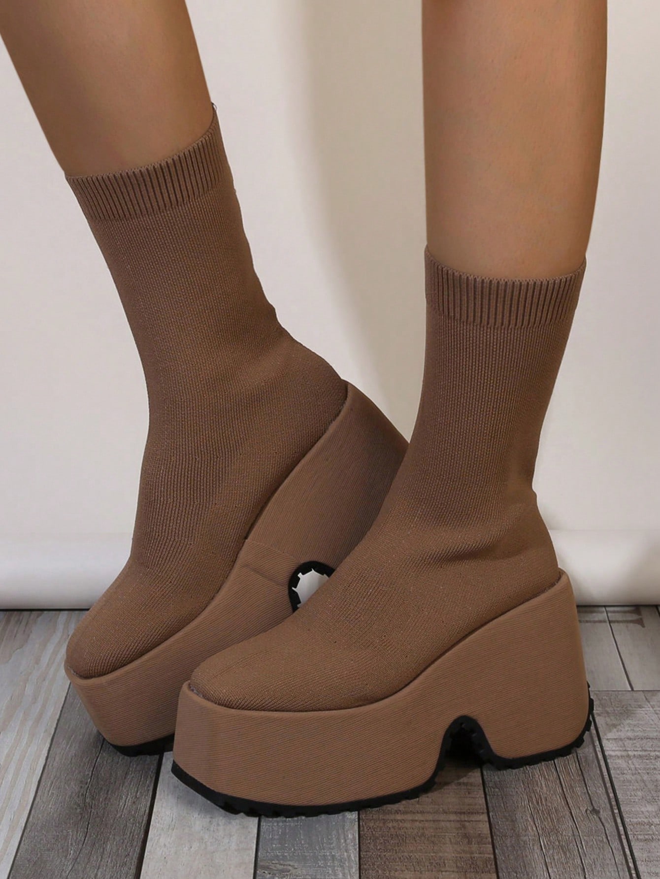 In Khaki Women Fashion Boots