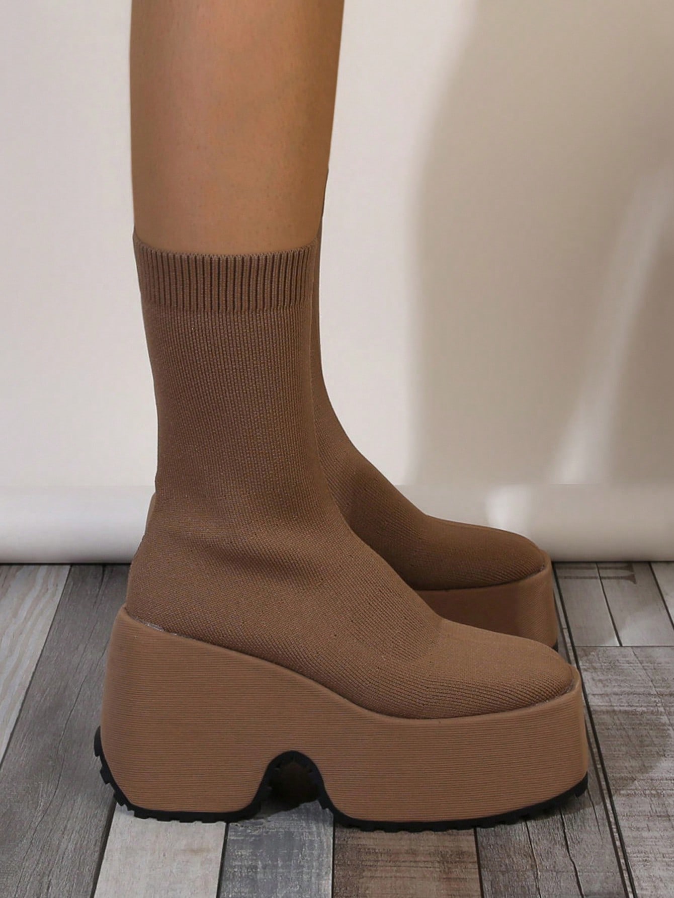 In Khaki Women Fashion Boots