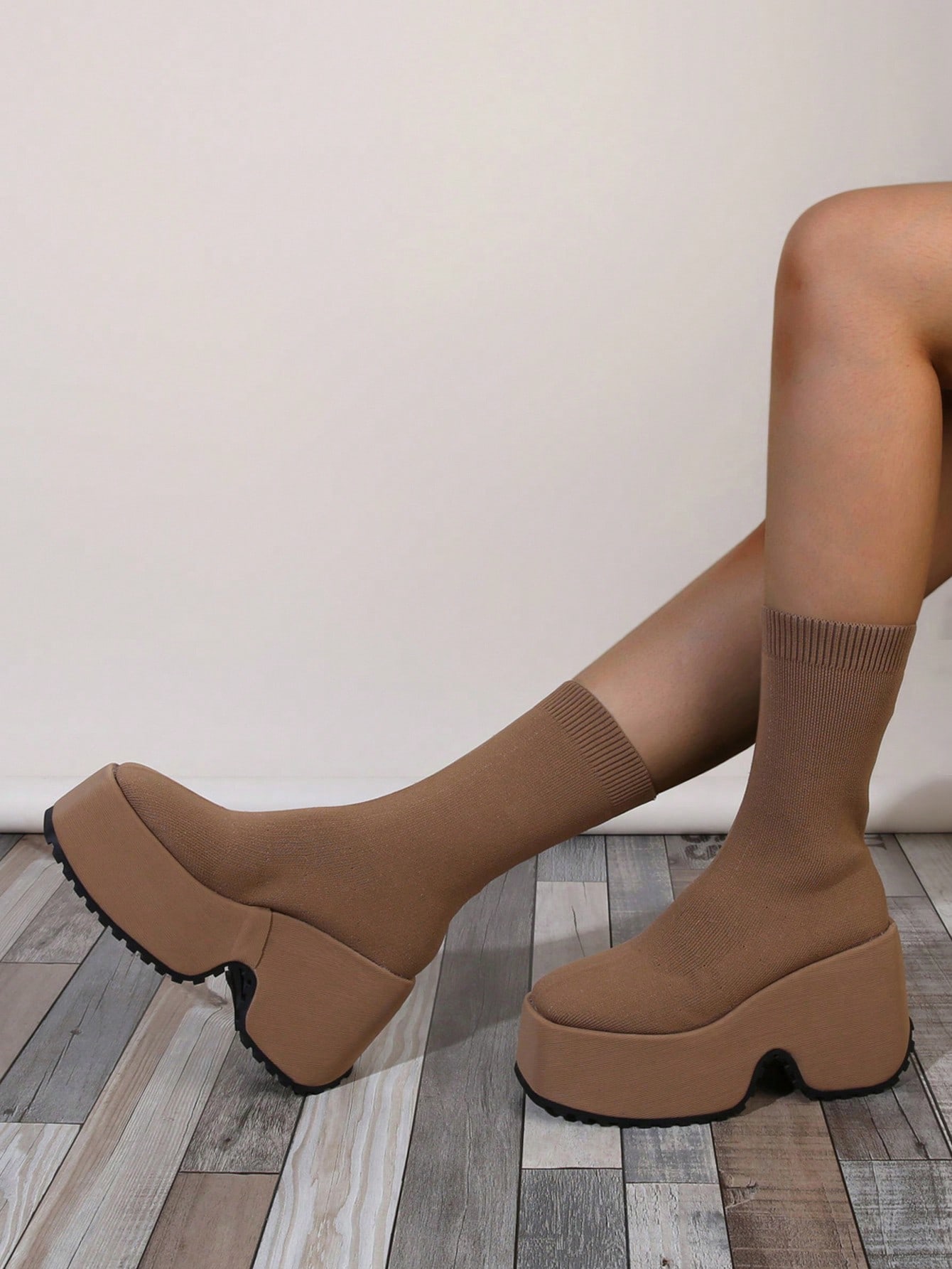 In Khaki Women Fashion Boots