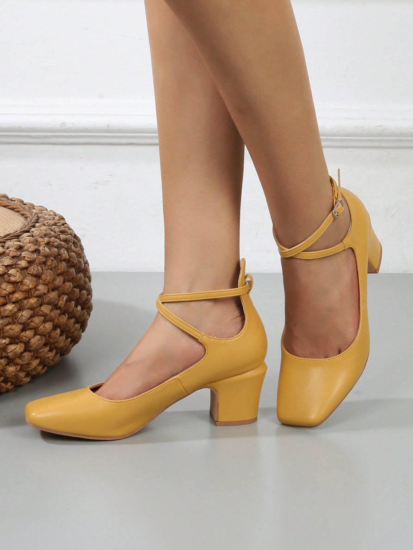 In Yellow Women Pumps