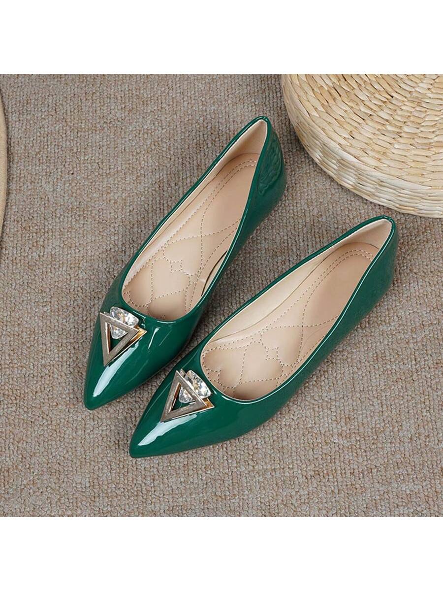 In Green Women Flats