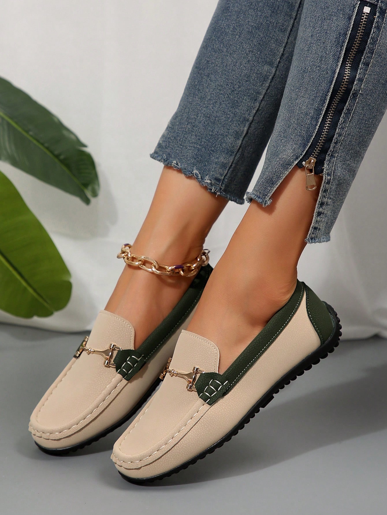 In Green Women Flats