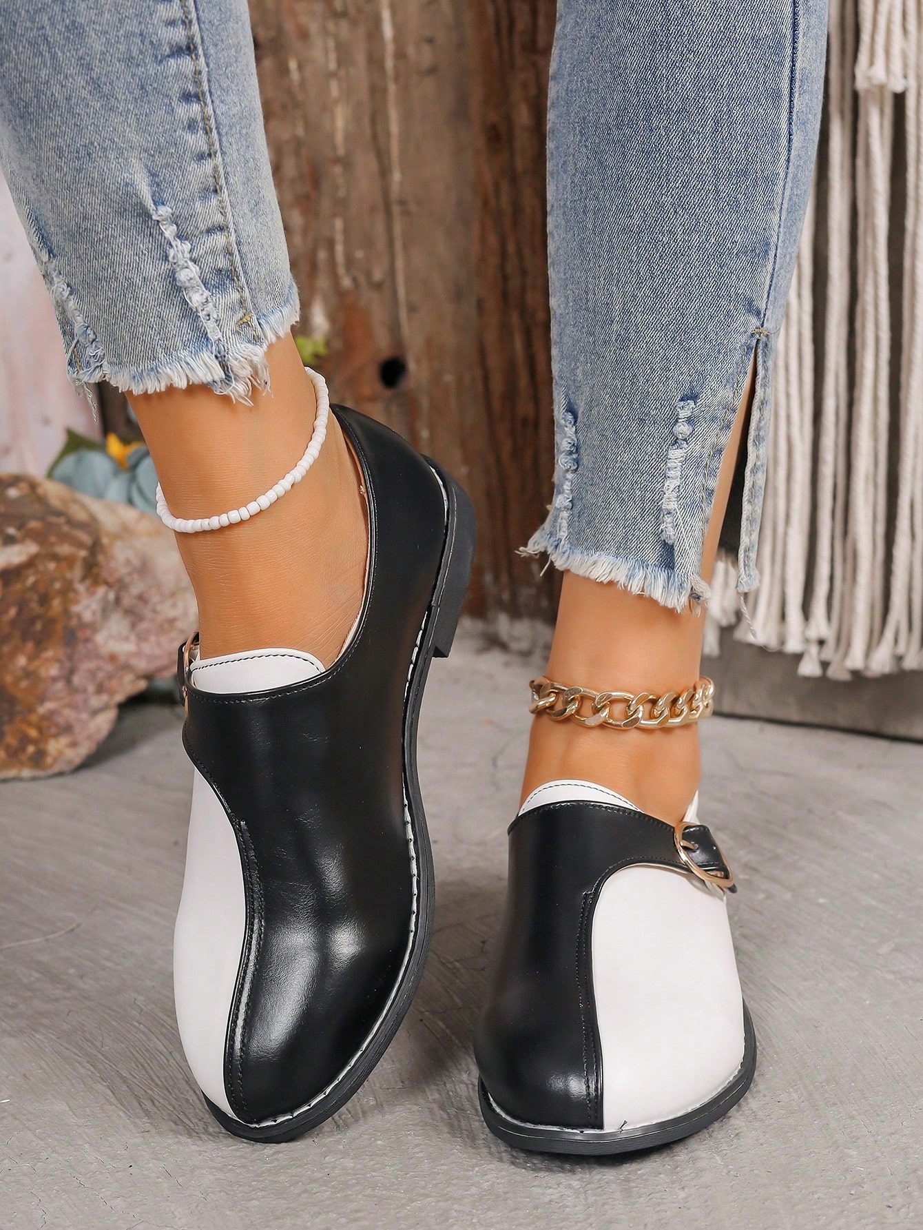 In Black and White Women Flats