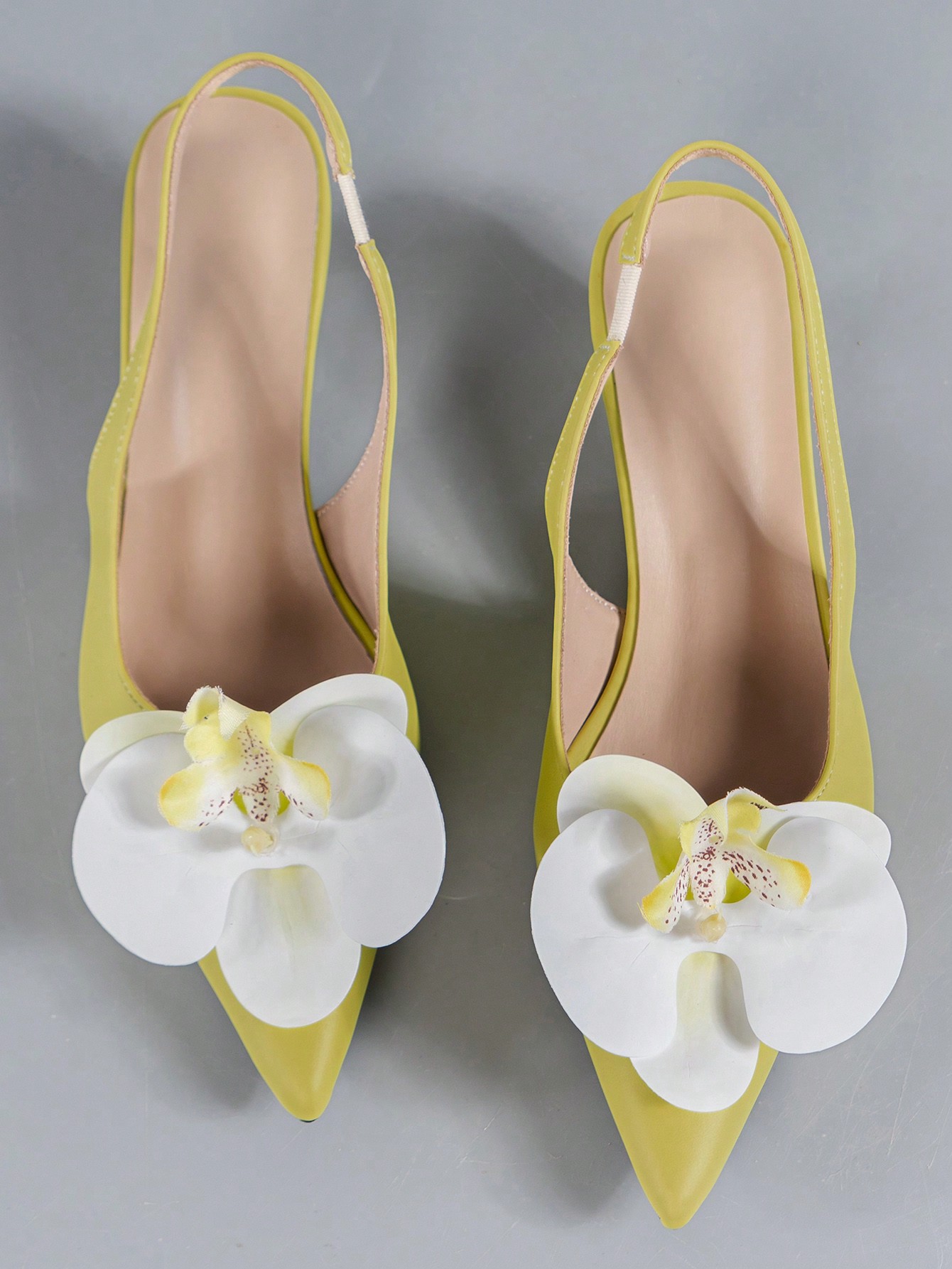 In Yellow Women Pumps