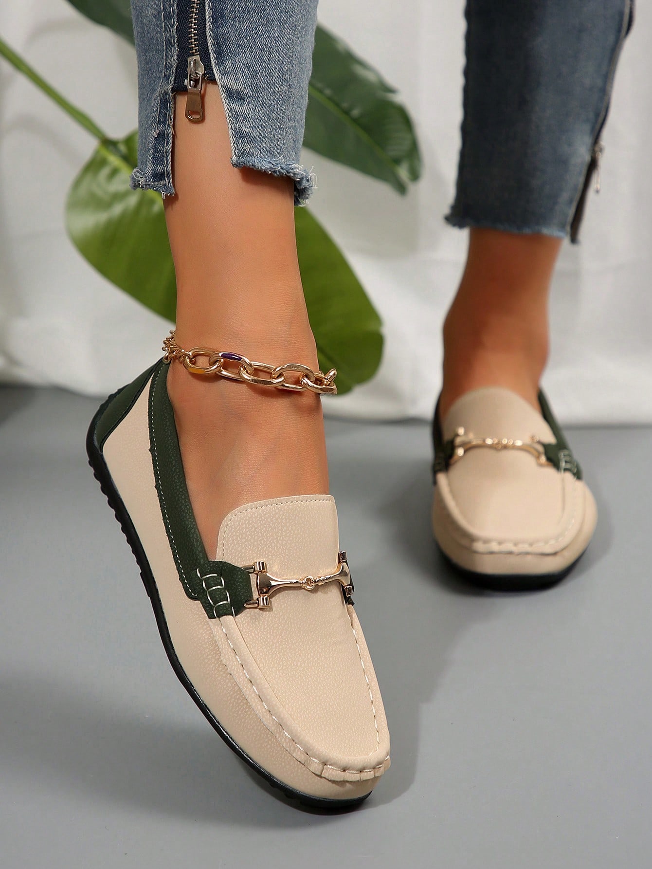 In Green Women Flats