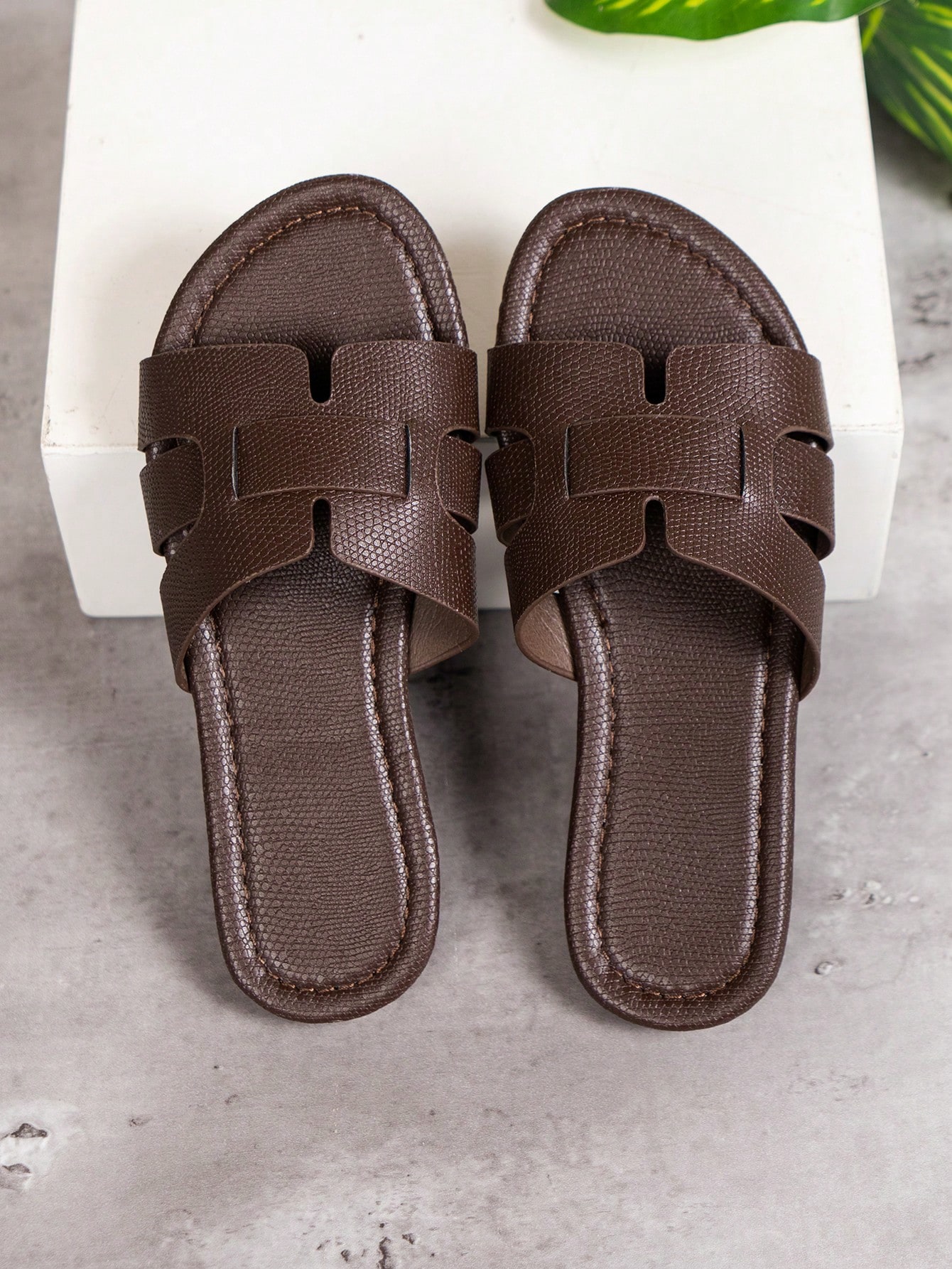 In Mocha Brown Women Flat Sandals