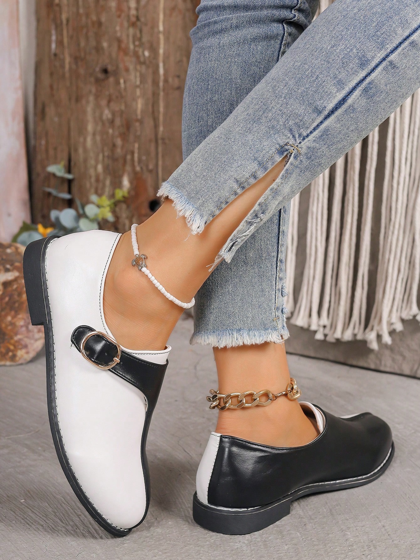 In Black and White Women Flats