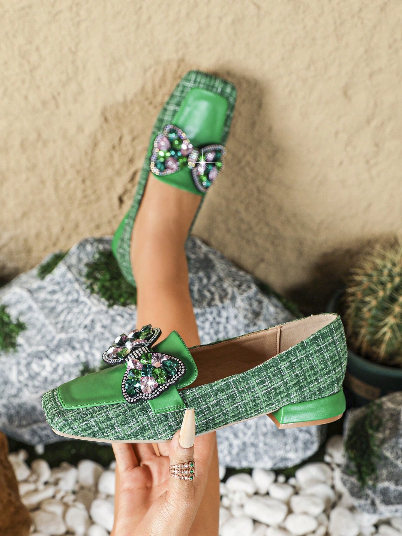 In Green Women Flats