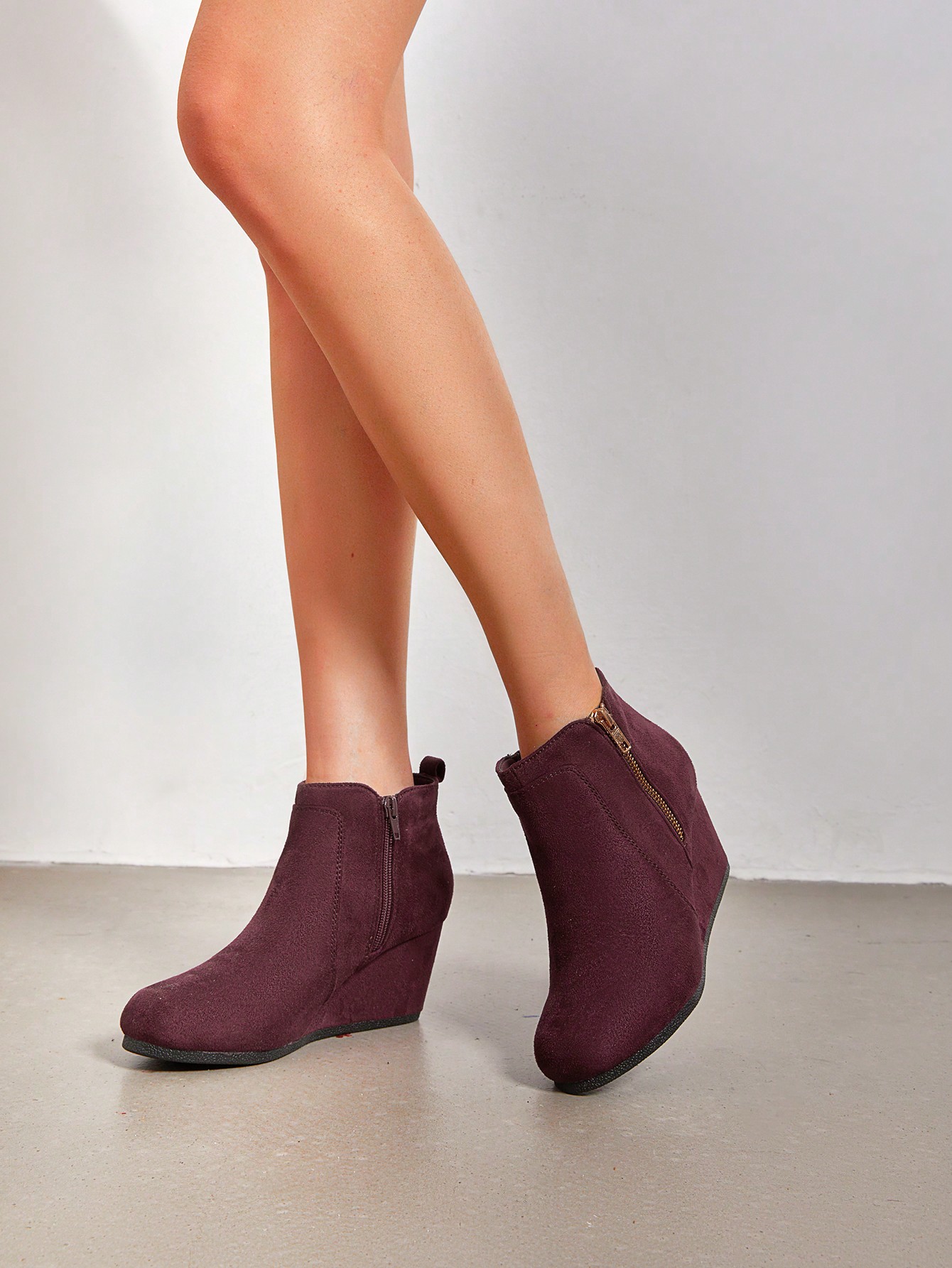 In Burgundy Women Fashion Boots