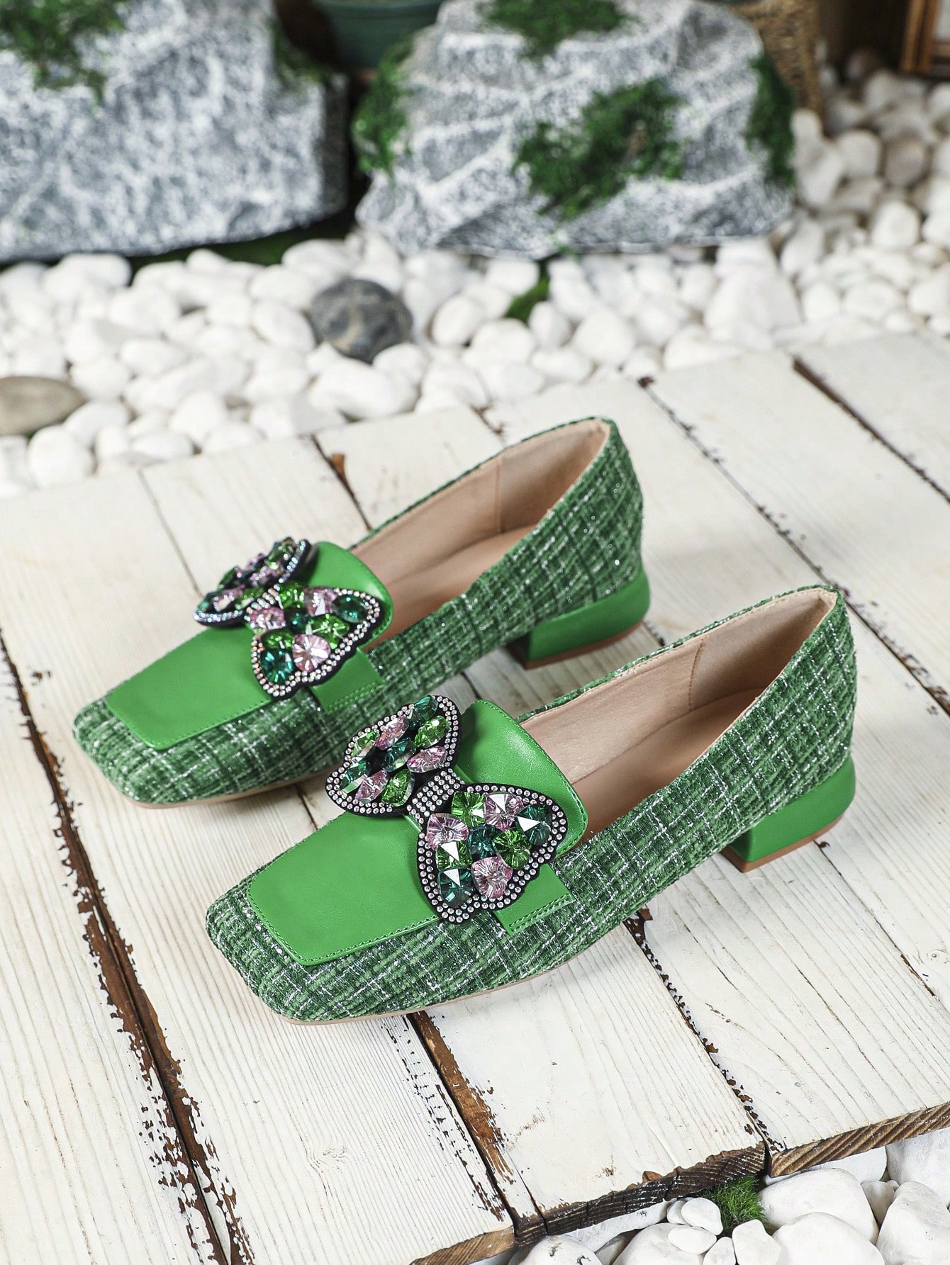 In Green Women Flats