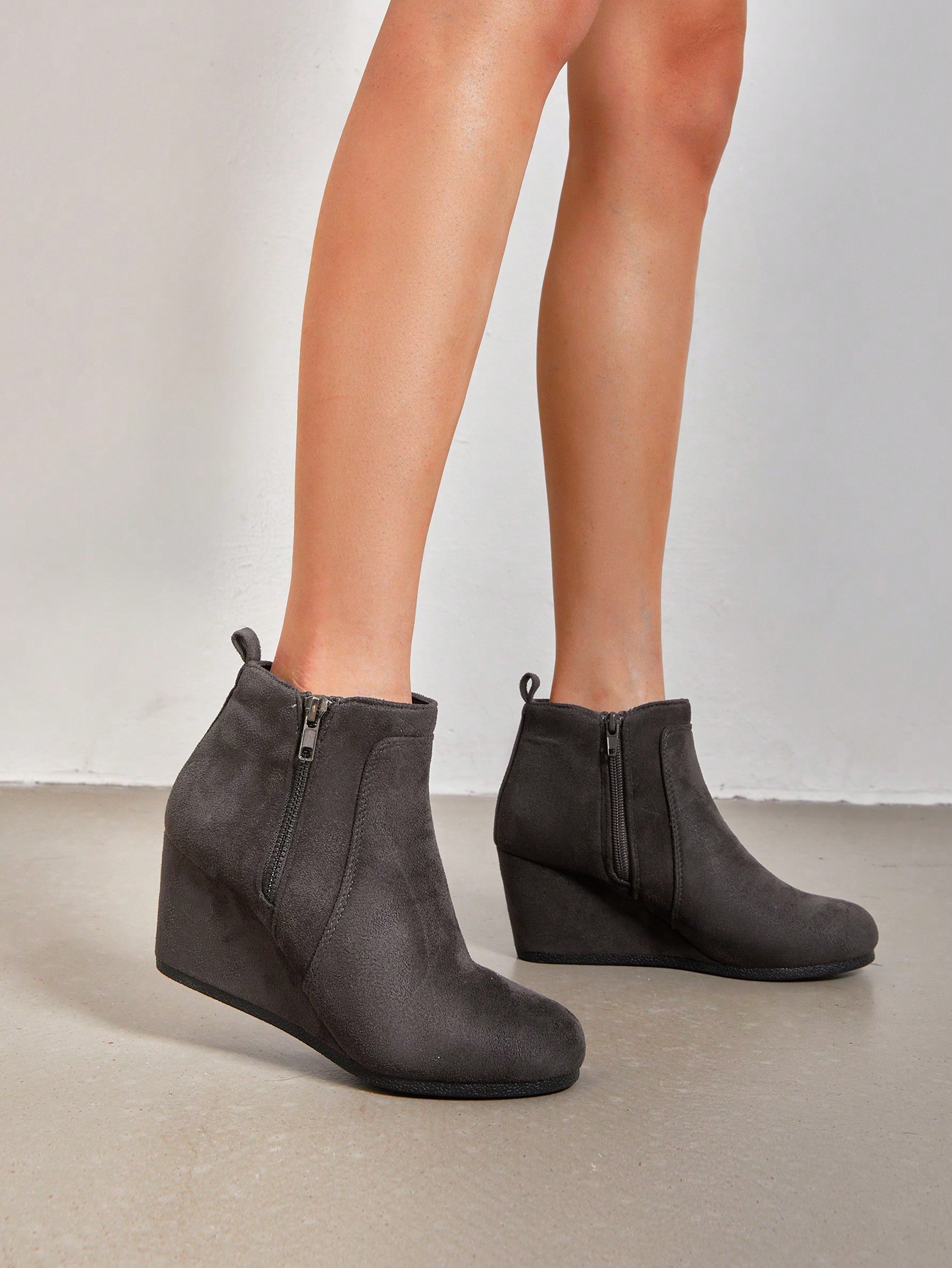 In Grey Women Ankle Boots & Booties