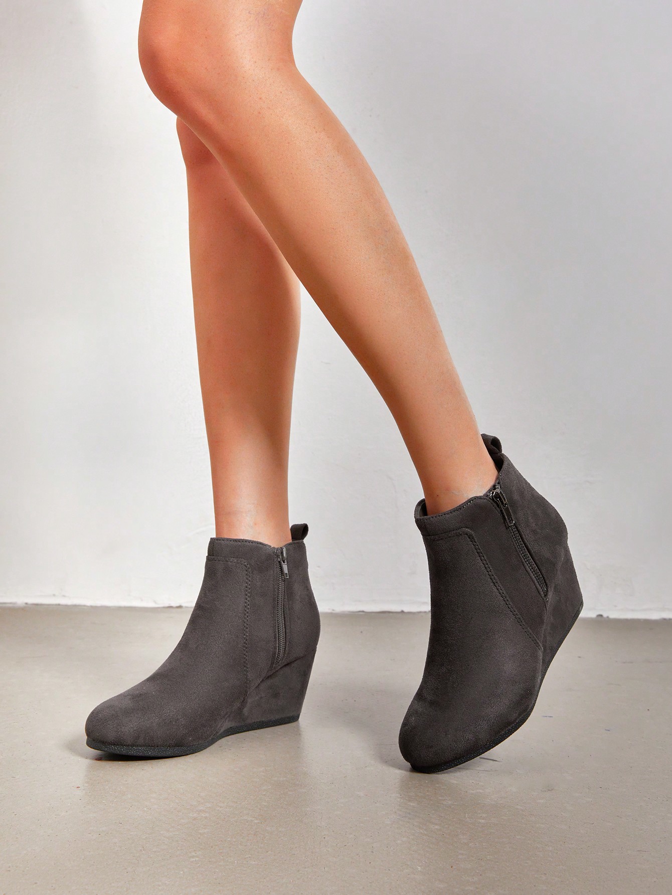 In Grey Women Ankle Boots & Booties