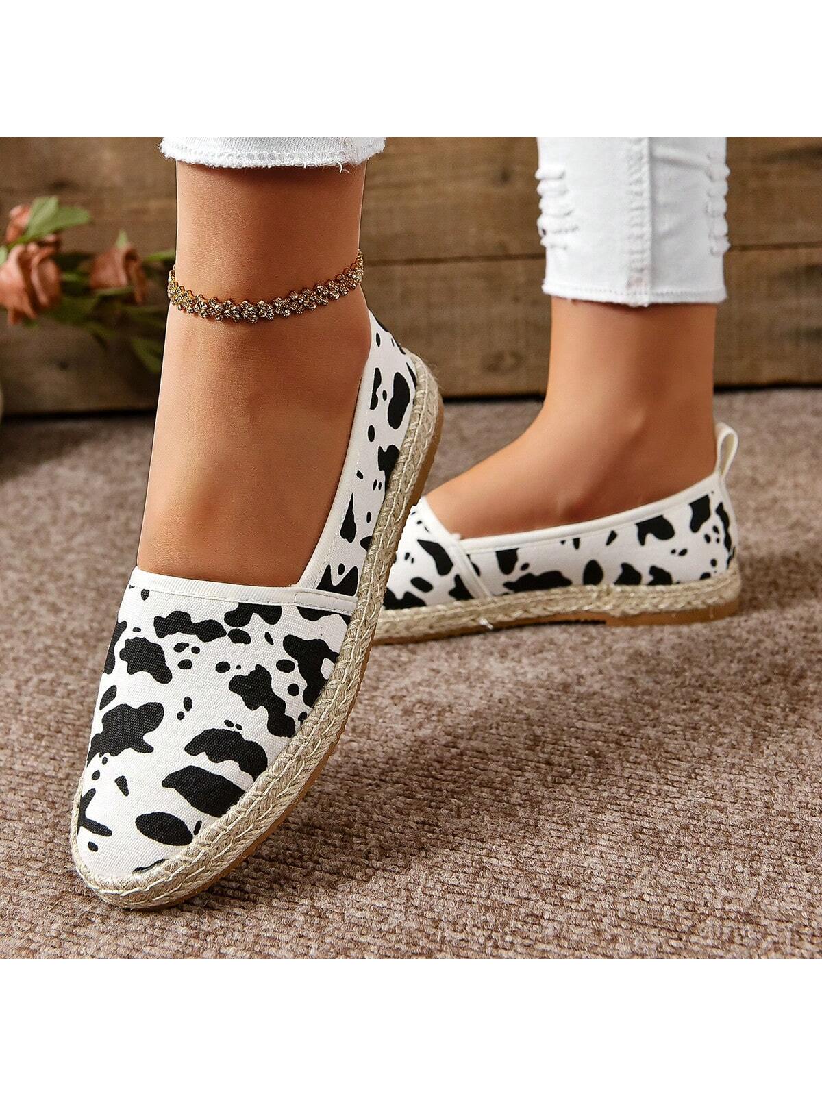 In Black and White Women Flats