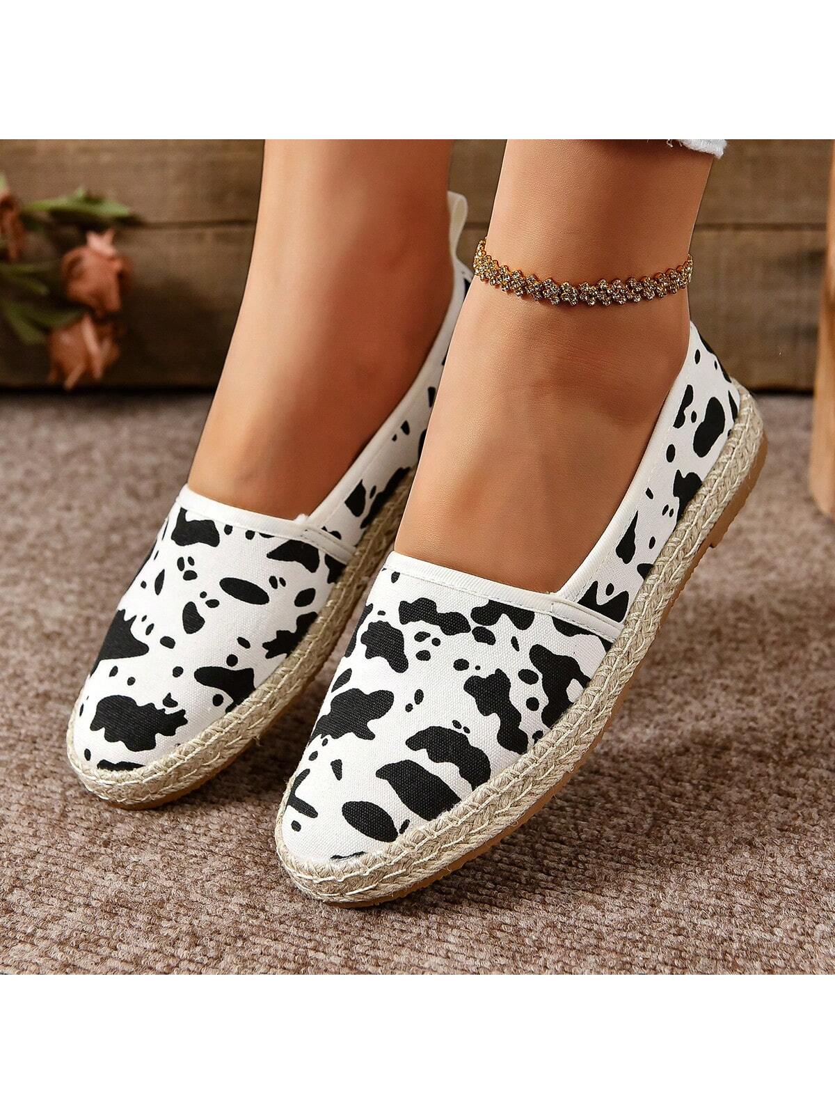 In Black and White Women Flats