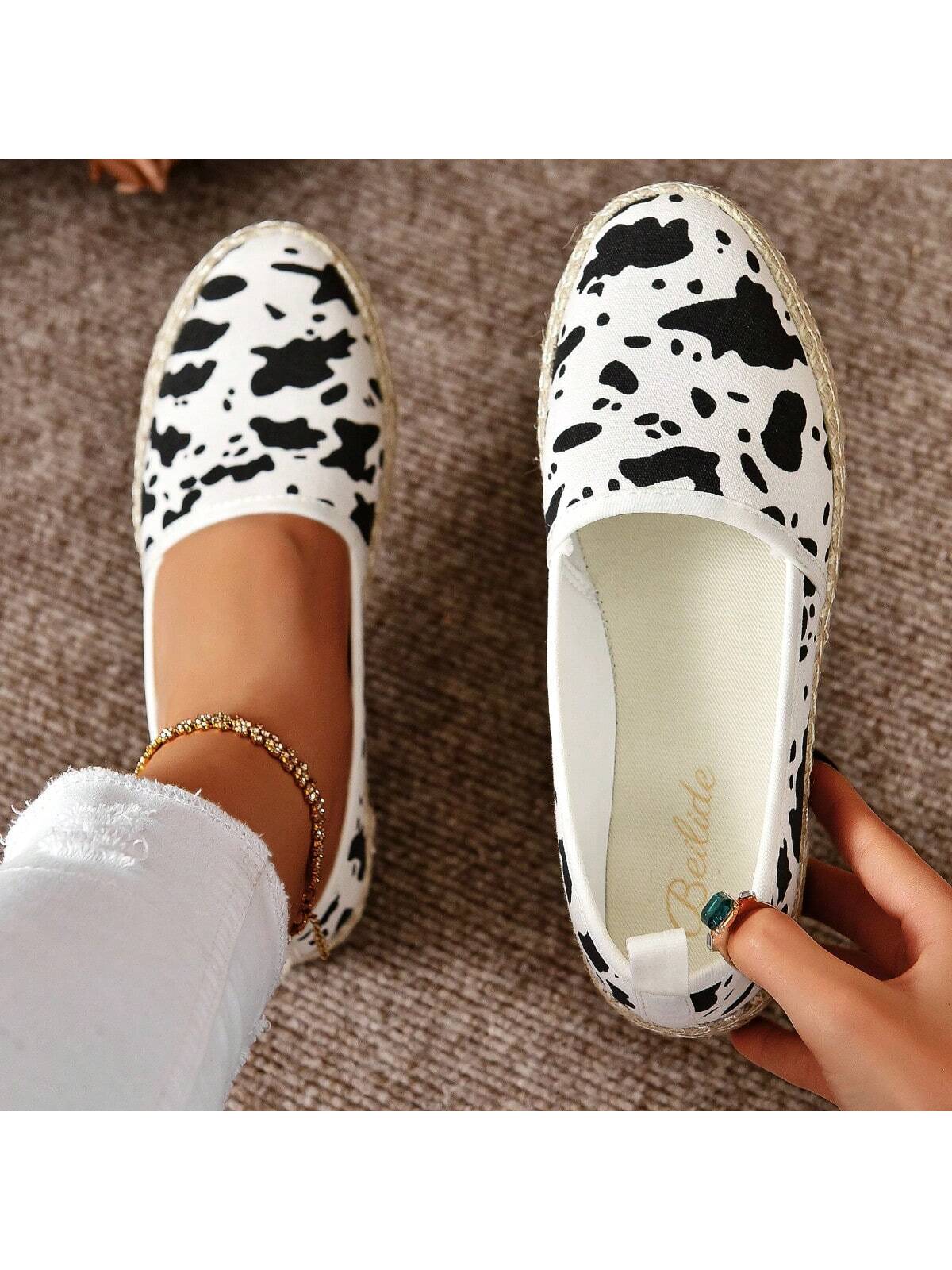 In Black and White Women Flats