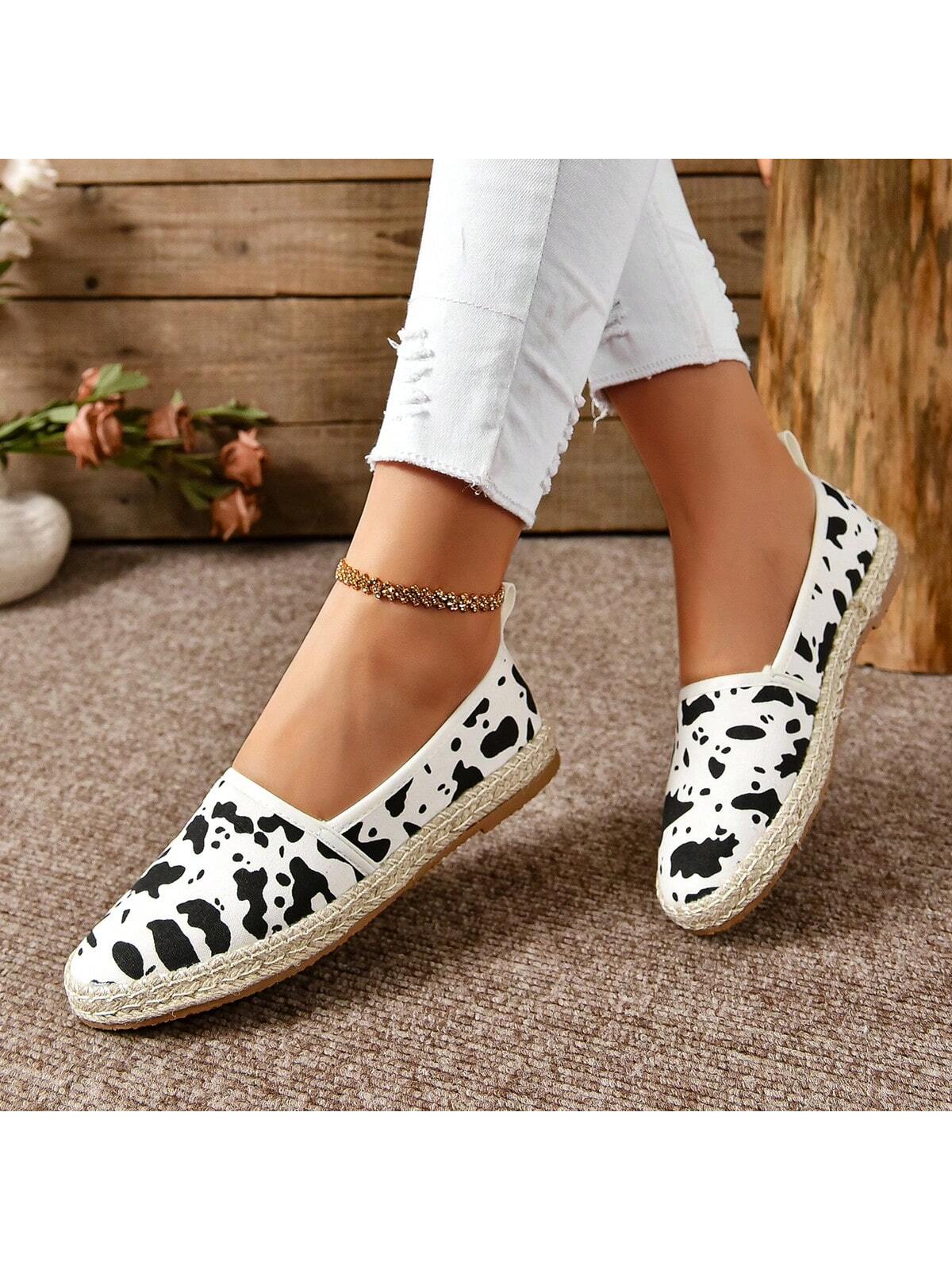 In Black and White Women Flats