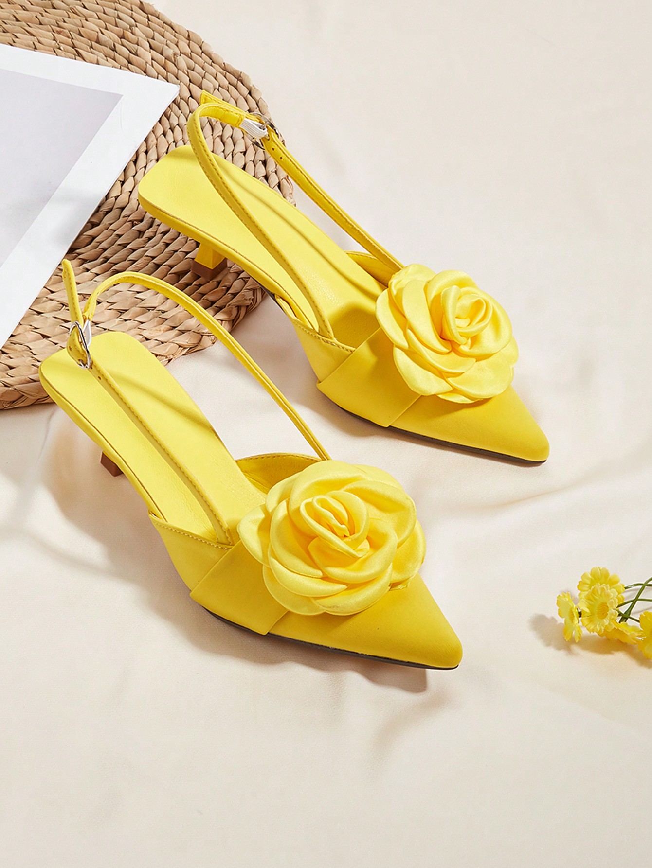 In Yellow Women Pumps